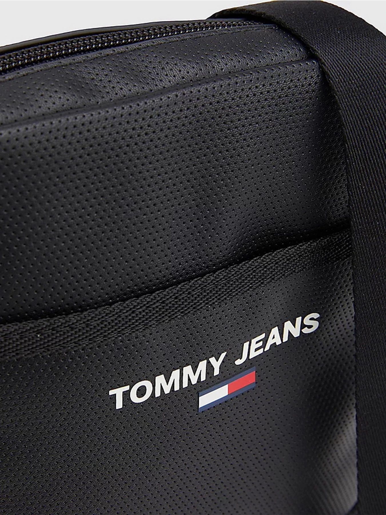 Сумки Tommy Hilfiger модель AM0AM08556-BDS Сумки Tommy Hilfiger модель AM0AM08556-BDS Фото