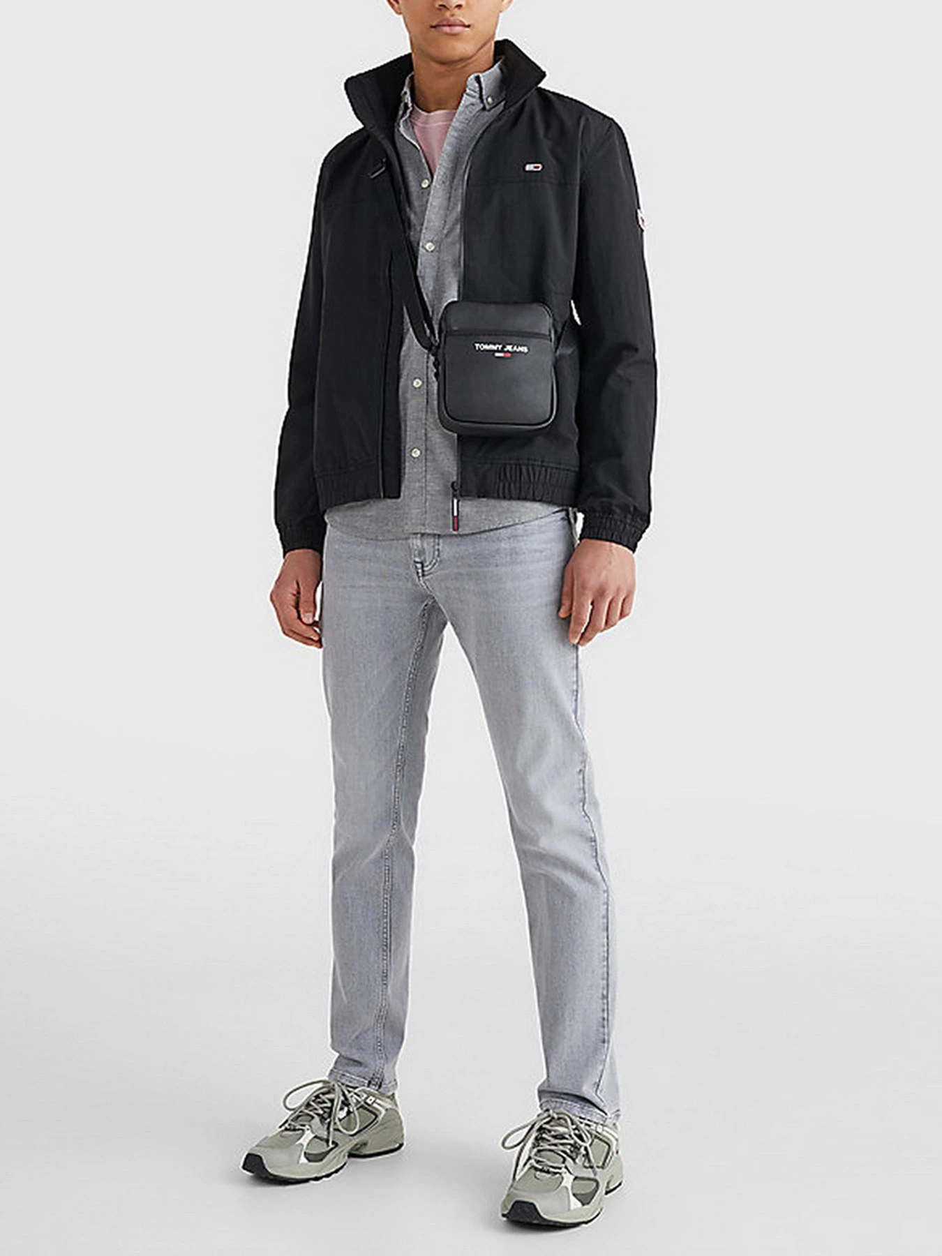 Сумки Tommy Hilfiger модель AM0AM08556-BDS Сумки Tommy Hilfiger модель AM0AM08556-BDS Фото