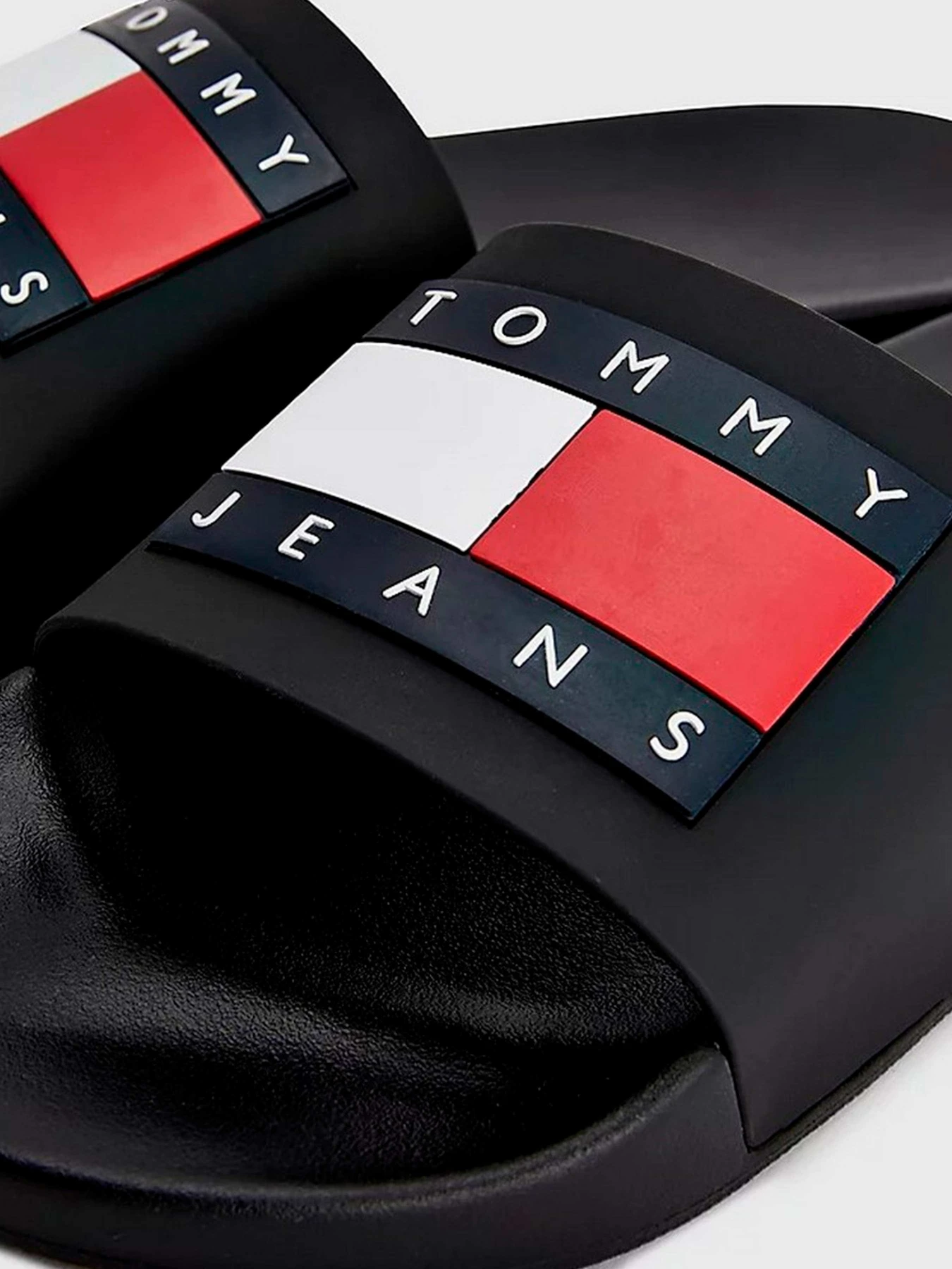 Шлёпанцы Tommy Hilfiger модель EM0EM01191-BDS Шлёпанцы Tommy Hilfiger модель EM0EM01191-BDS Фото