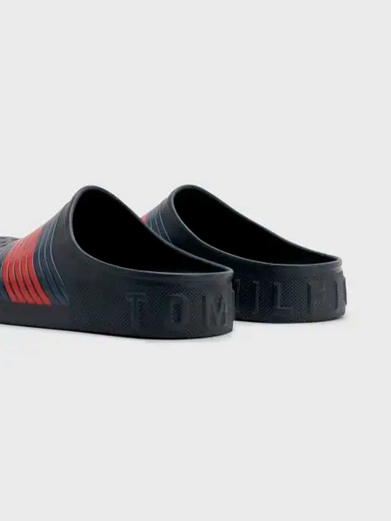 Шлёпанцы Tommy Hilfiger модель FM0FM04467-DW5 Шлёпанцы Tommy Hilfiger модель FM0FM04467-DW5 Фото