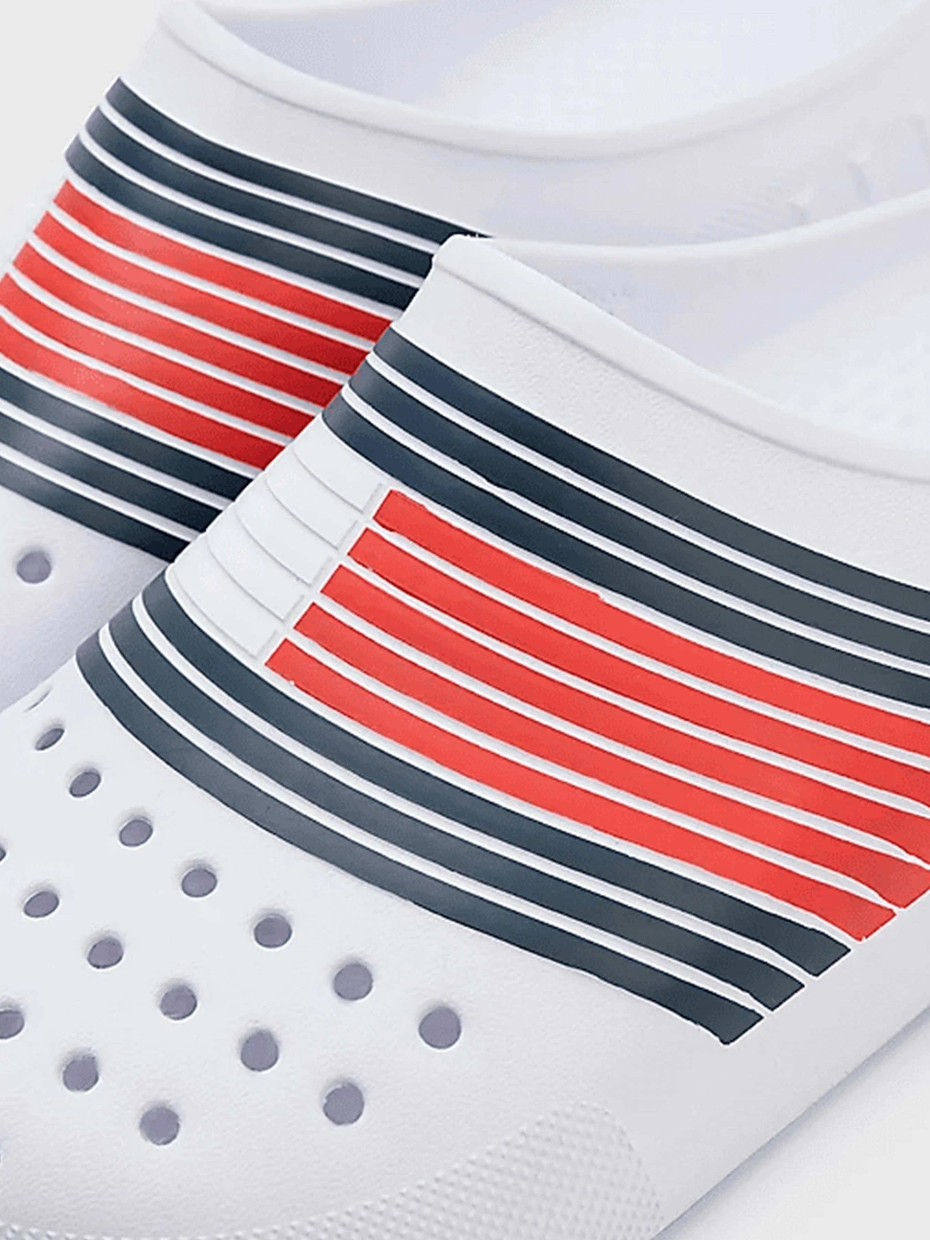 Шлёпанцы Tommy Hilfiger модель FM0FM04467-YBS Шлёпанцы Tommy Hilfiger модель FM0FM04467-YBS Фото