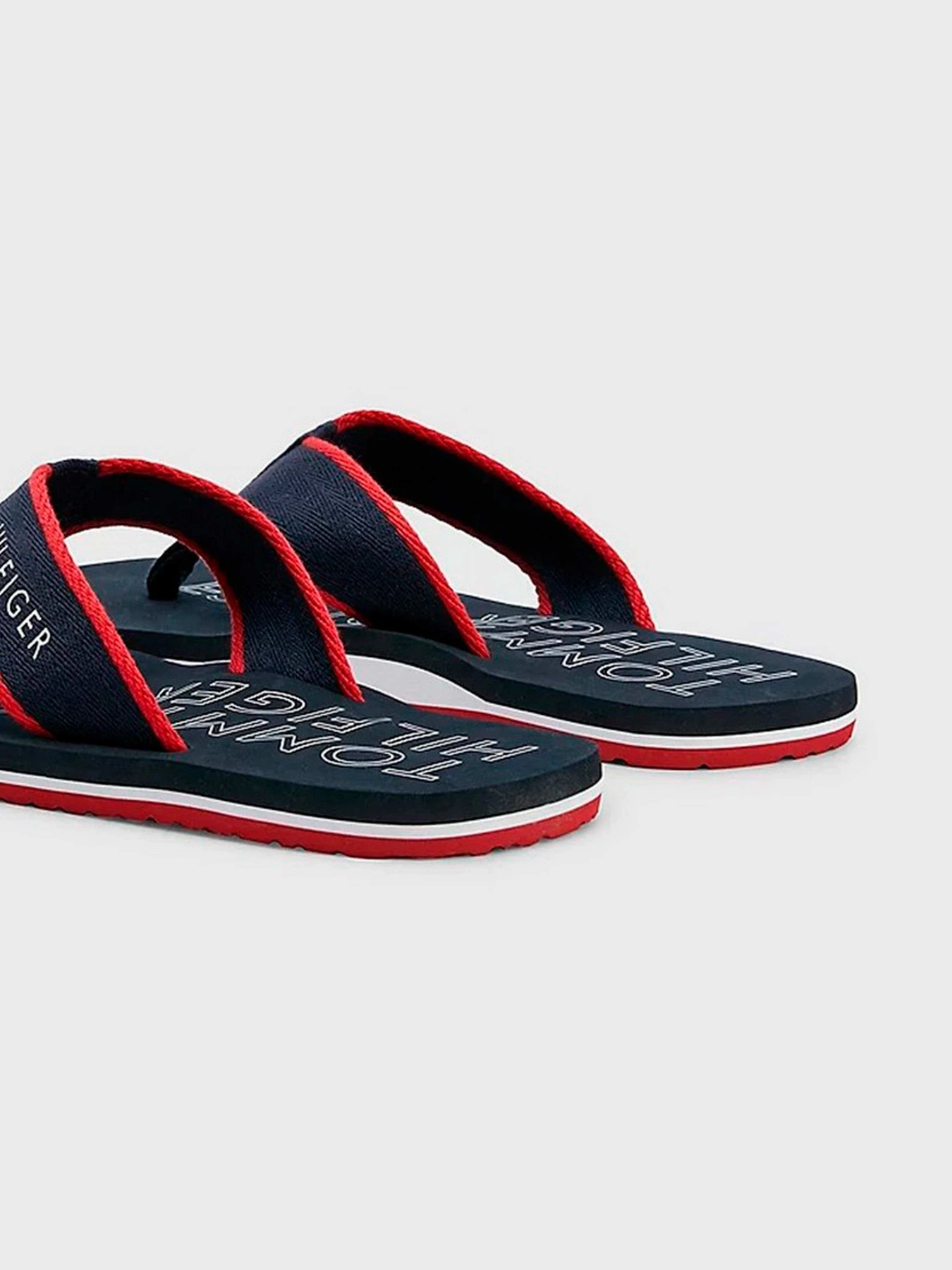 Шлёпанцы Tommy Hilfiger модель FM0FM04469-DW5 Шлёпанцы Tommy Hilfiger модель FM0FM04469-DW5 Фото