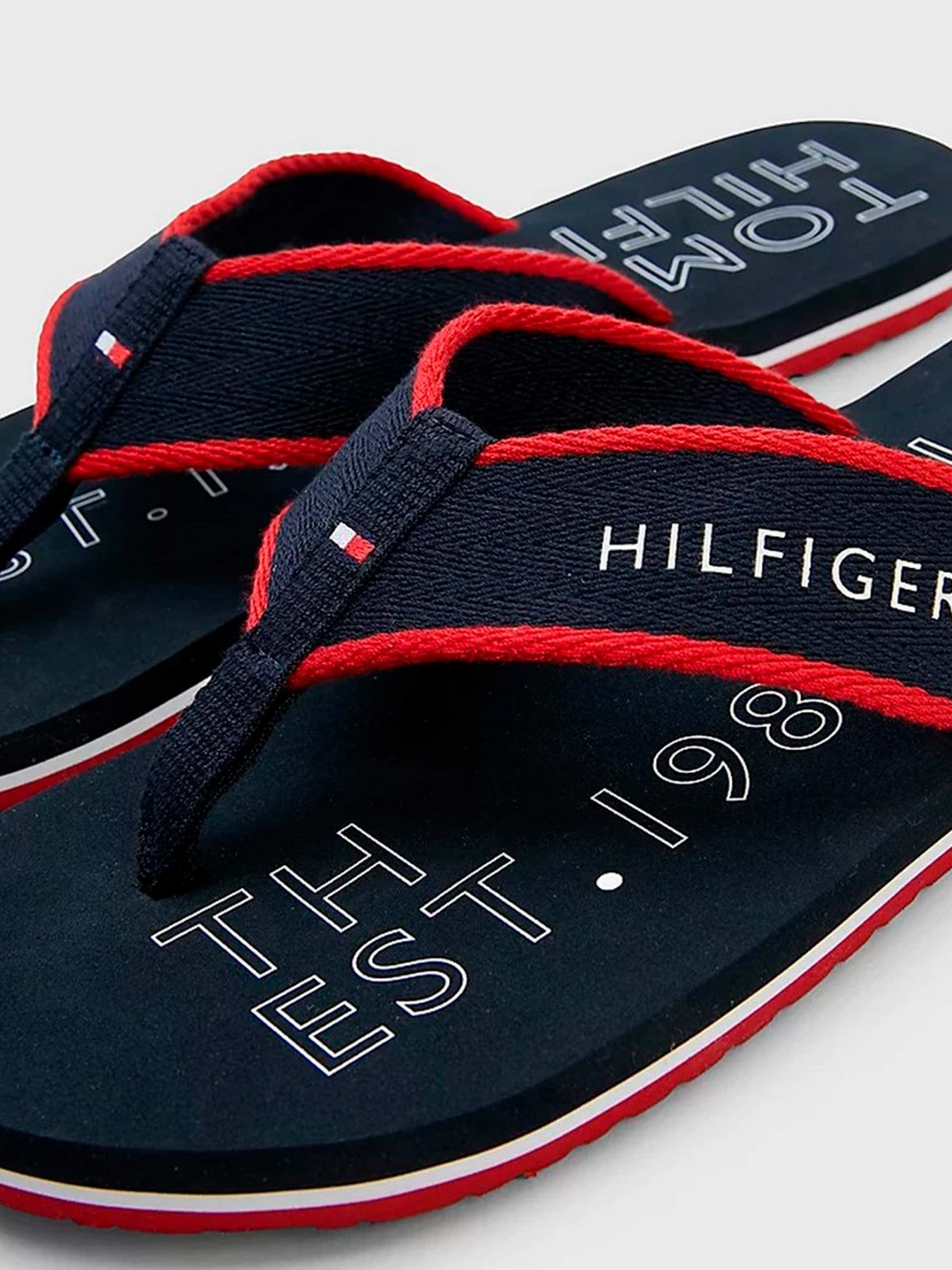 Шлёпанцы Tommy Hilfiger модель FM0FM04469-DW5 Шлёпанцы Tommy Hilfiger модель FM0FM04469-DW5 Фото