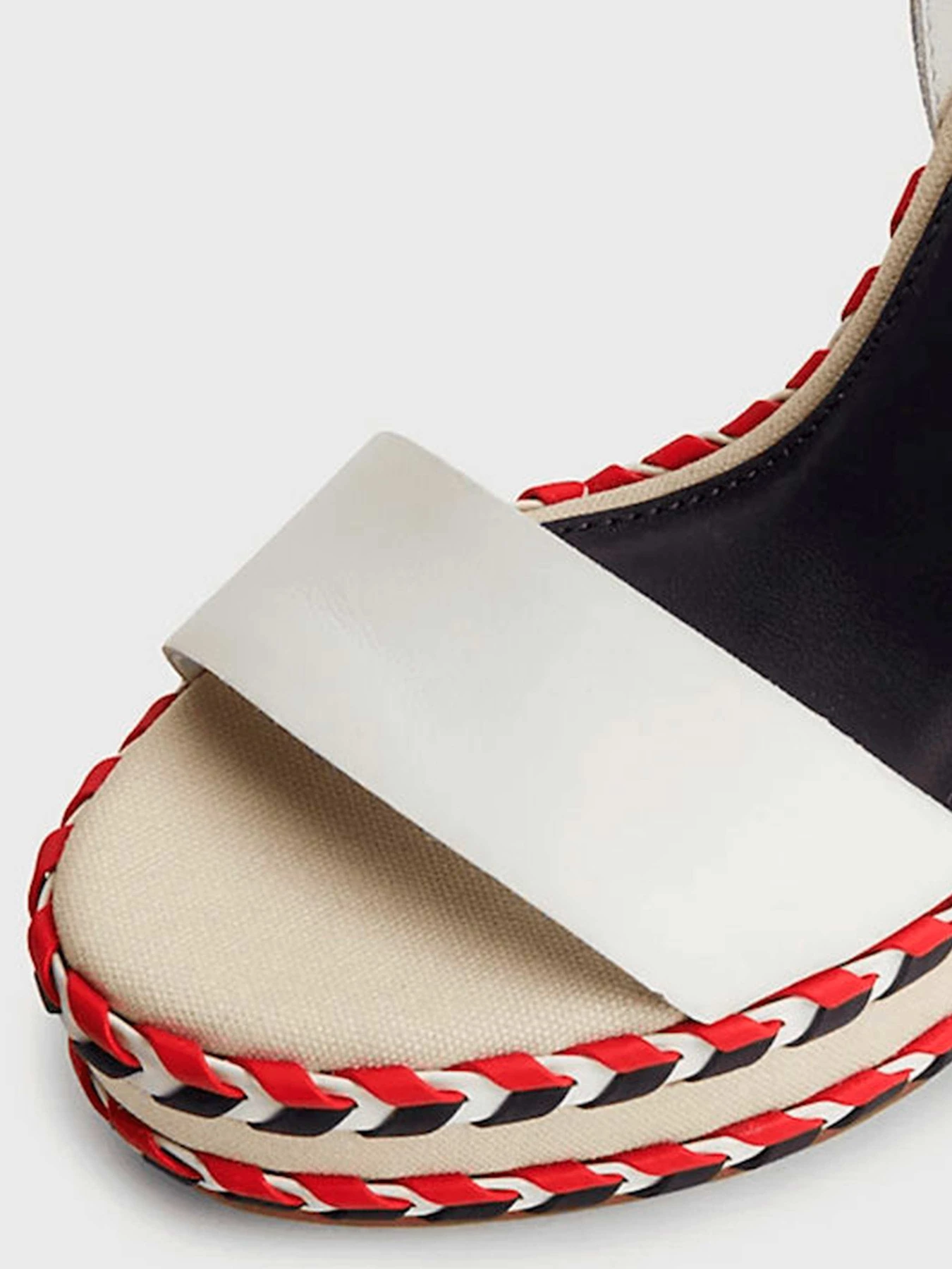 Босоножки Tommy Hilfiger модель FW0FW07009-YBL Босоножки Tommy Hilfiger модель FW0FW07009-YBL Фото