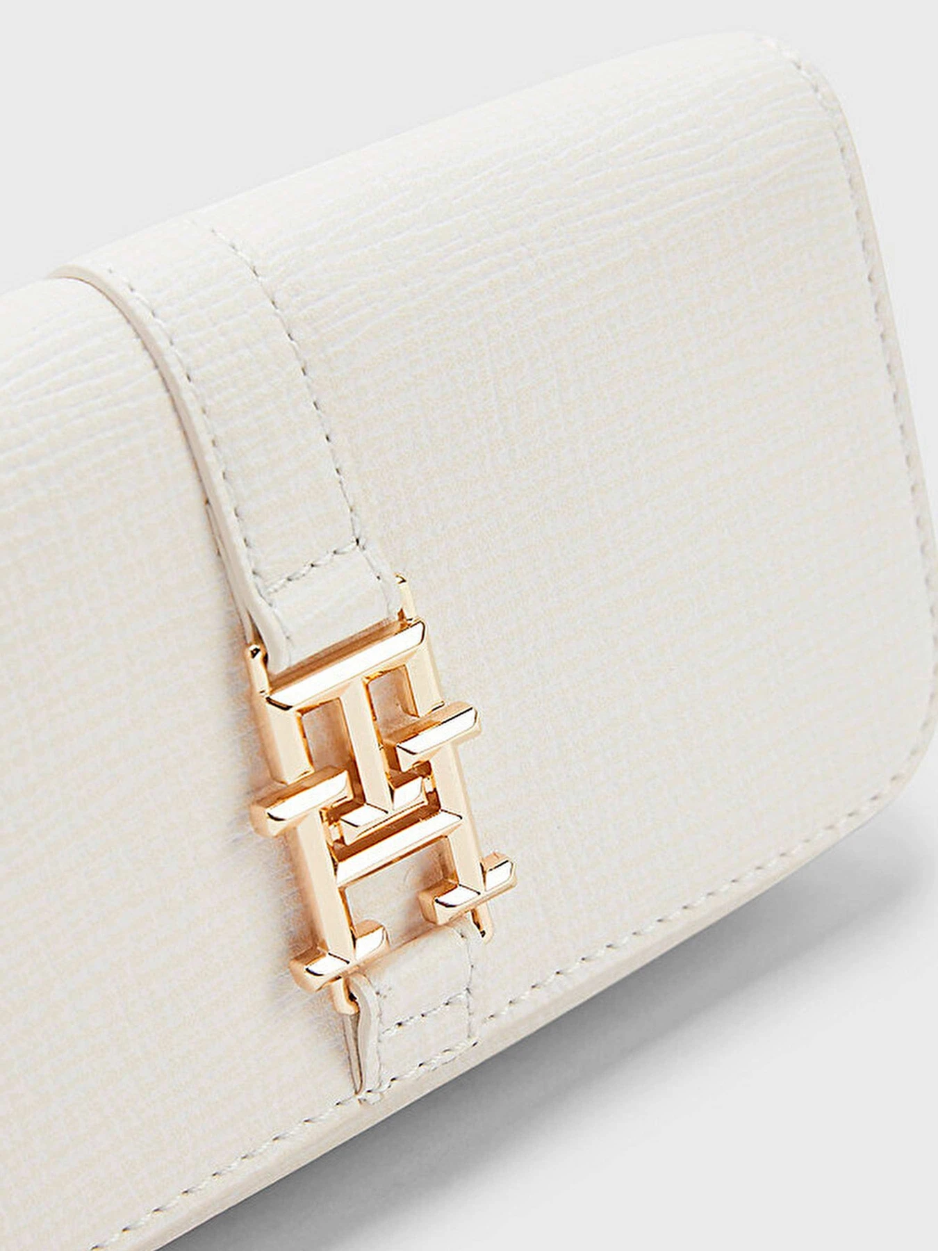 Сумки Tommy Hilfiger модель AW0AW14509-AC0 Сумки Tommy Hilfiger модель AW0AW14509-AC0 Фото