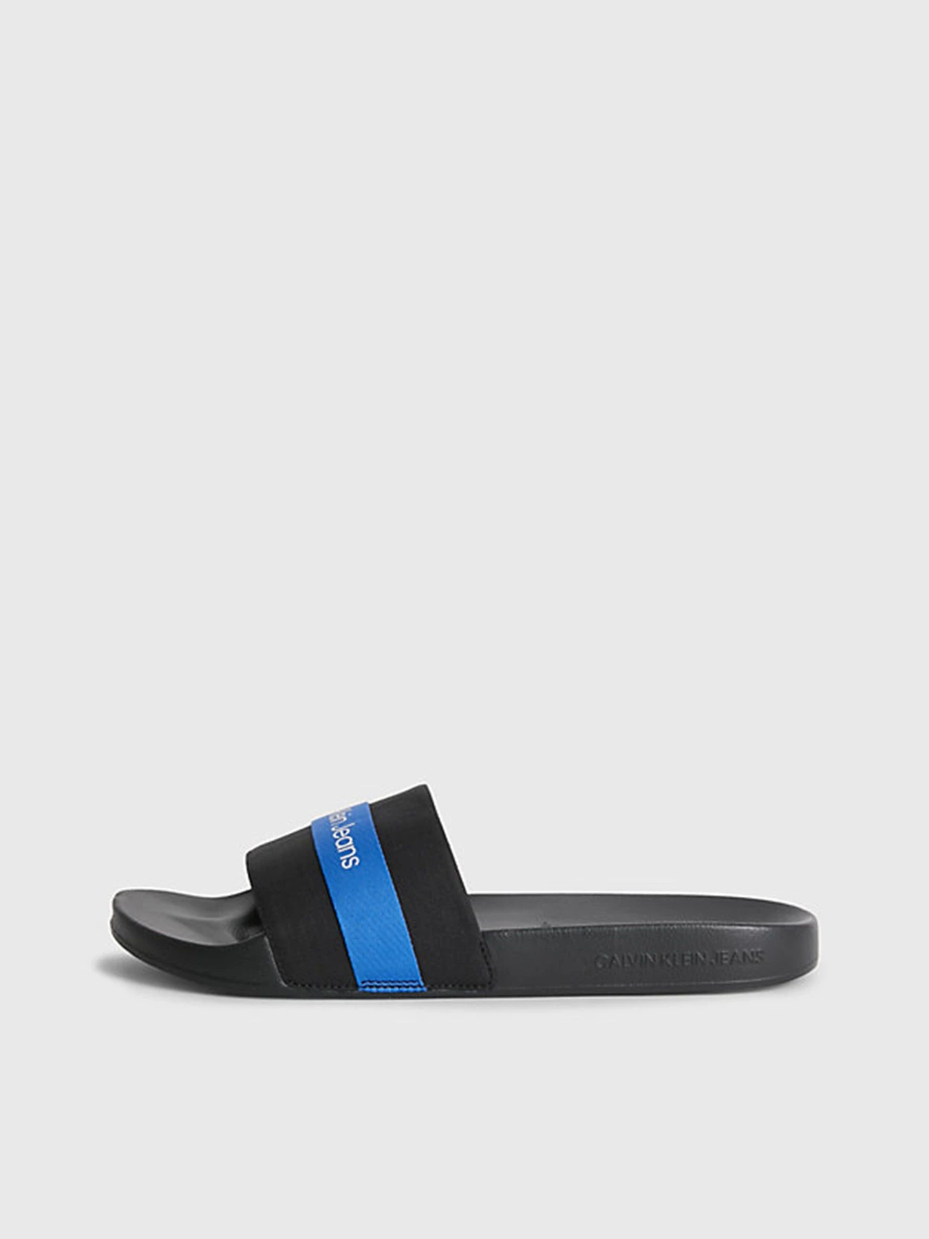 Шлёпанцы Calvin Klein модель YM0YM00663-0GP Шлёпанцы Calvin Klein модель YM0YM00663-0GP Фото