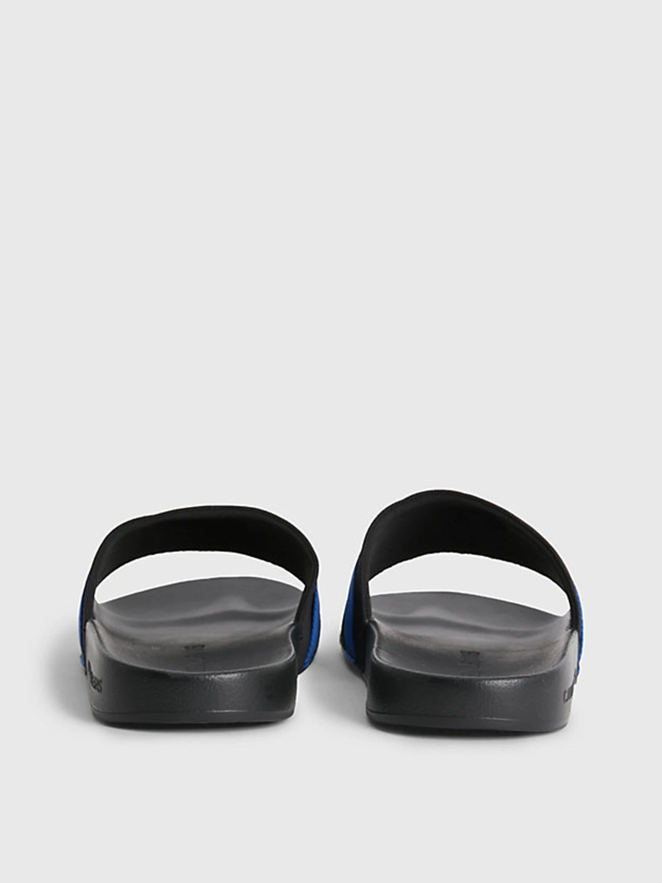 Шлёпанцы Calvin Klein модель YM0YM00663-0GP Шлёпанцы Calvin Klein модель YM0YM00663-0GP Фото