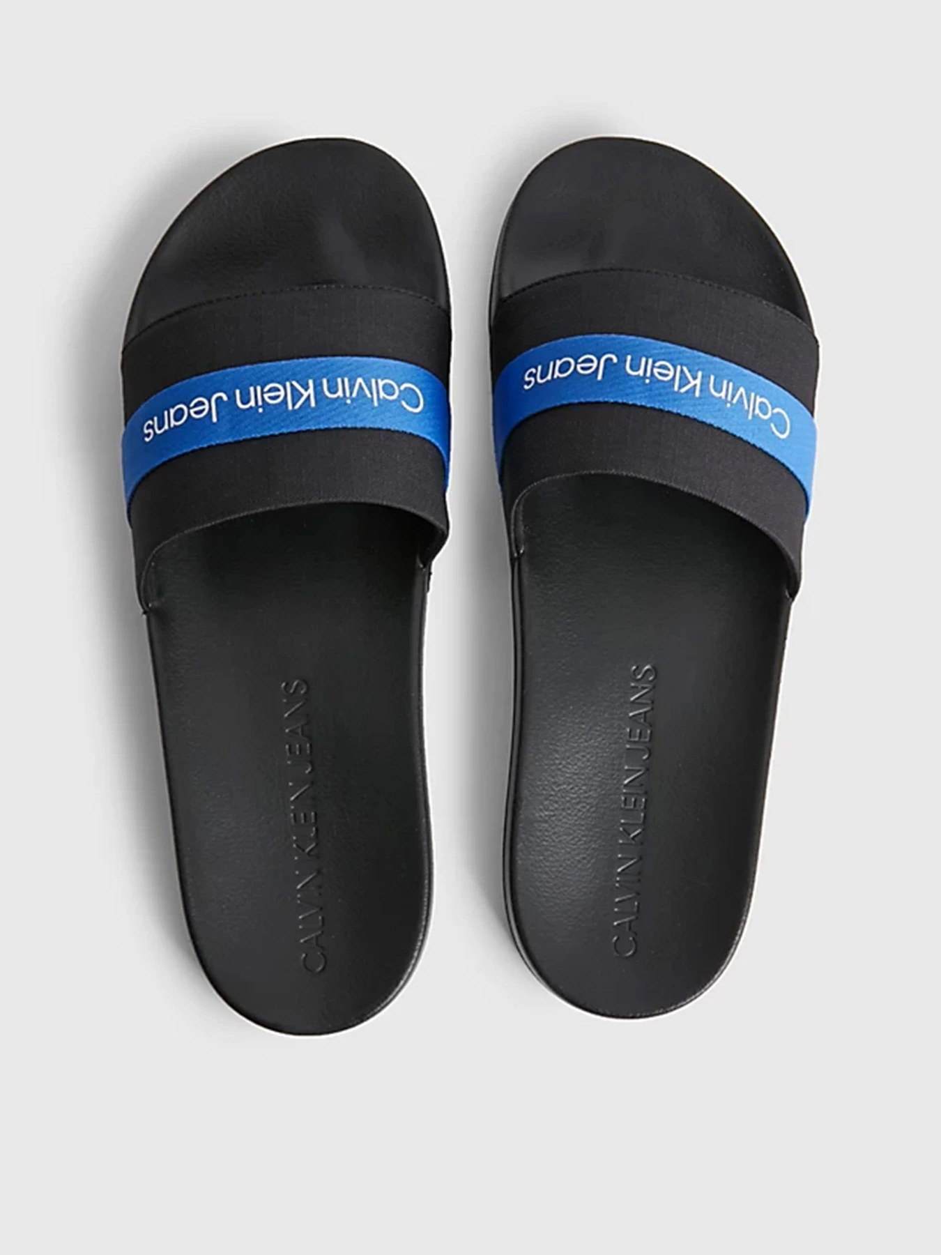 Шлёпанцы Calvin Klein модель YM0YM00663-0GP Шлёпанцы Calvin Klein модель YM0YM00663-0GP Фото