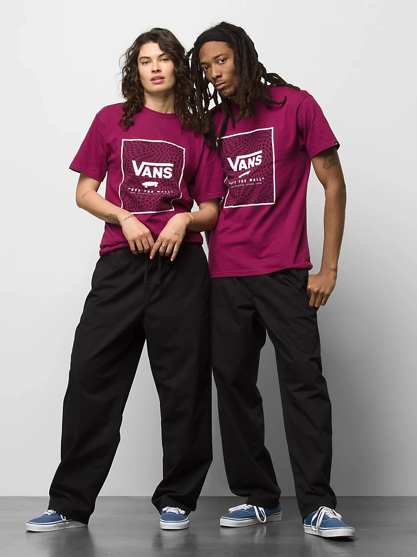 Брюки Vans модель VN00000DBLK1 Брюки Vans модель VN00000DBLK1 Фото