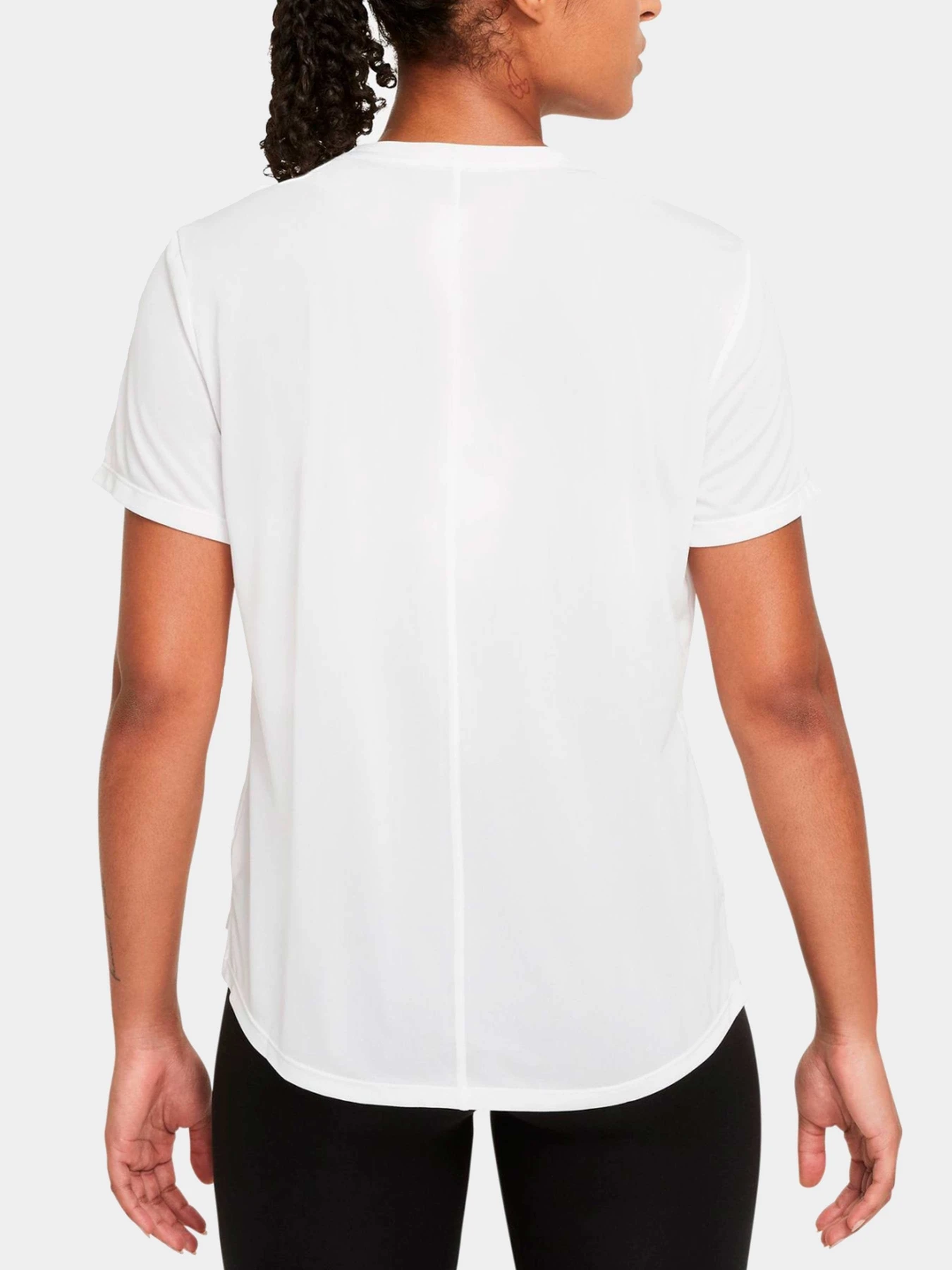 Футболки и поло NIKE модель DD0638-100 Футболки и поло NIKE модель DD0638-100 Фото