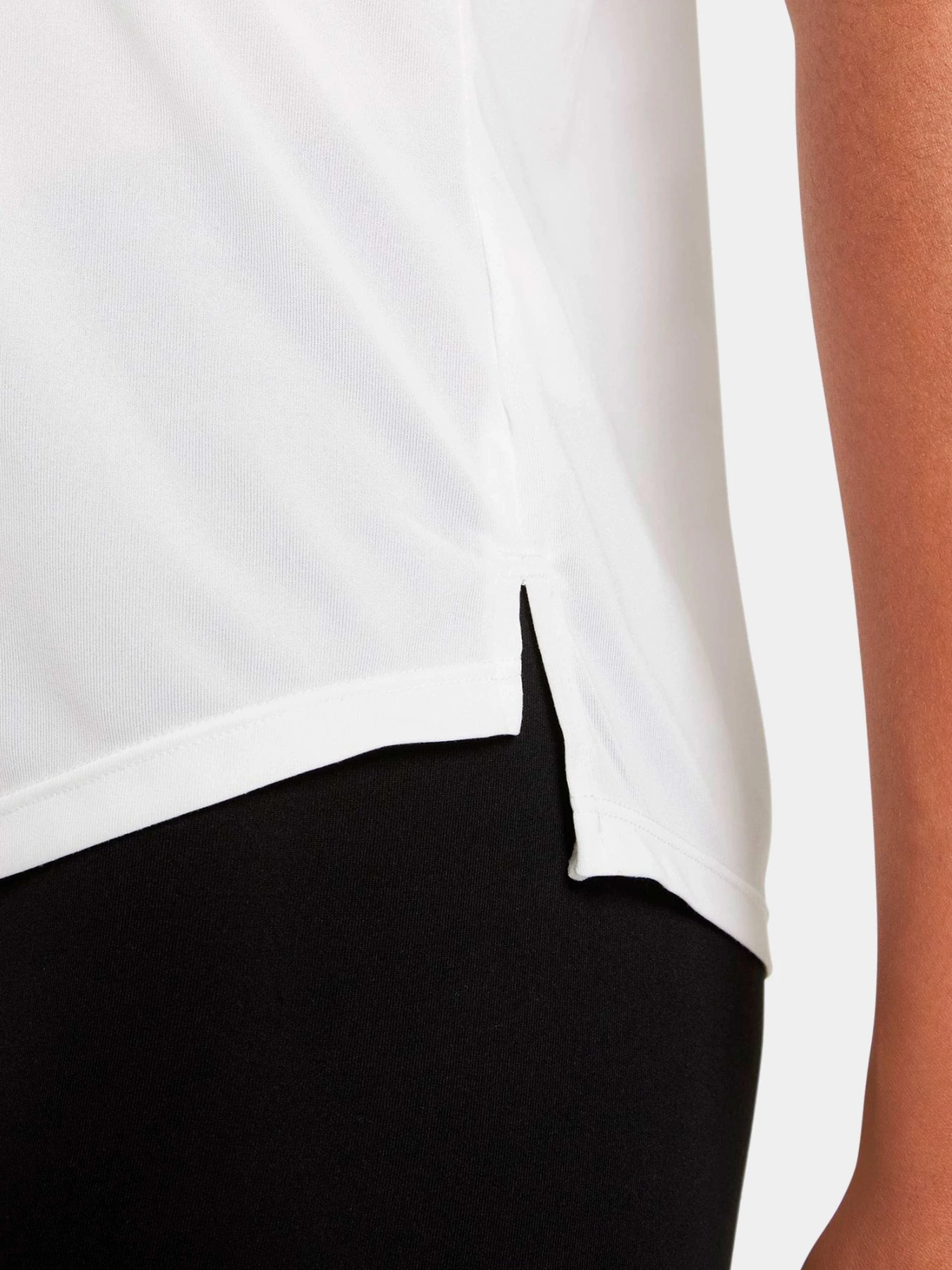 Футболки и поло NIKE модель DD0638-100 Футболки и поло NIKE модель DD0638-100 Фото