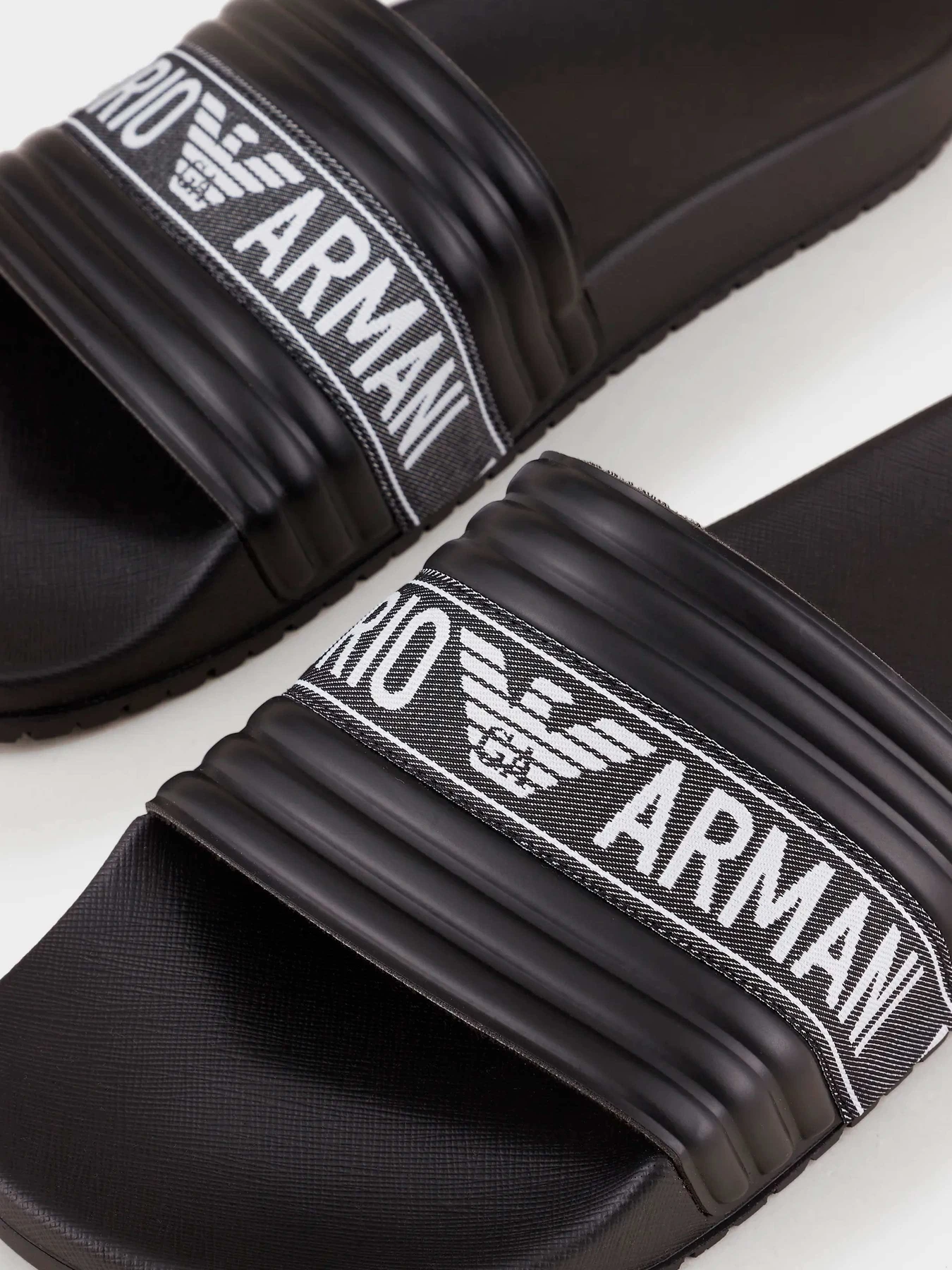 Шлёпанцы Emporio Armani модель XVPS05-XN744-00002 Фото