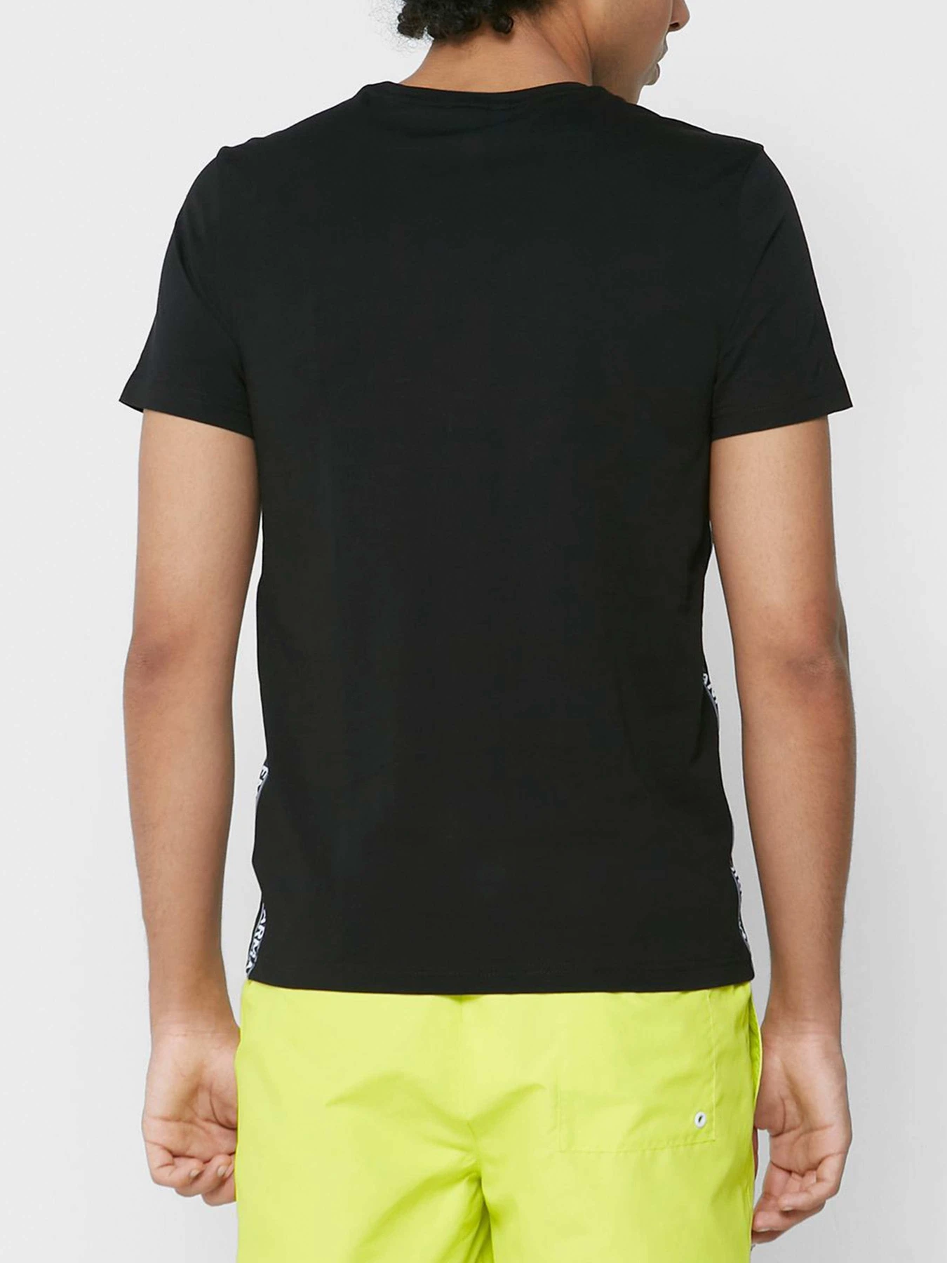 Футболки и поло Emporio Armani модель 211845-3R475-00020 Футболки и поло Emporio Armani модель 211845-3R475-00020 Фото