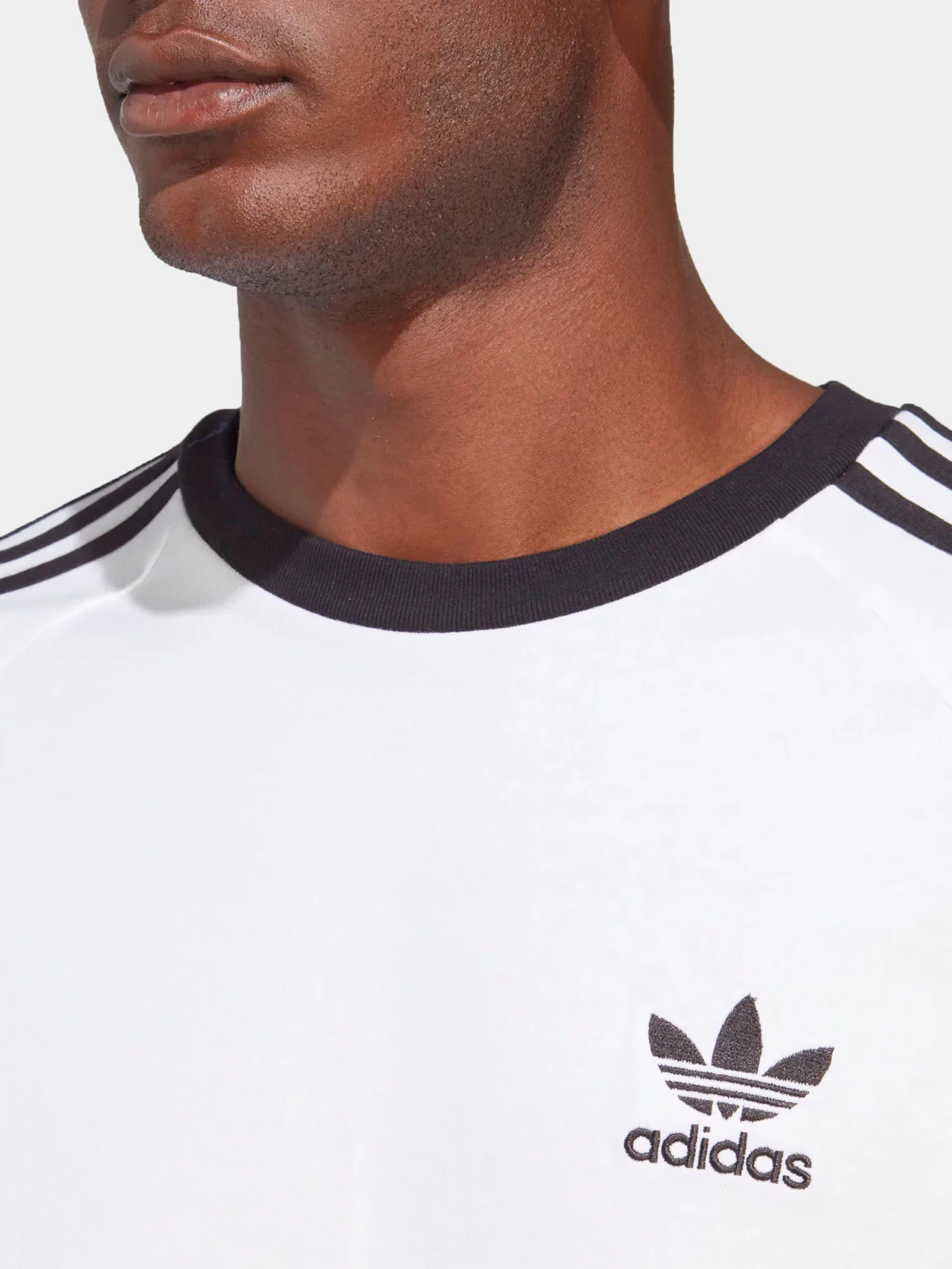 Худи и свитшоты Adidas модель IA4879 Худи и свитшоты Adidas модель IA4879 Фото