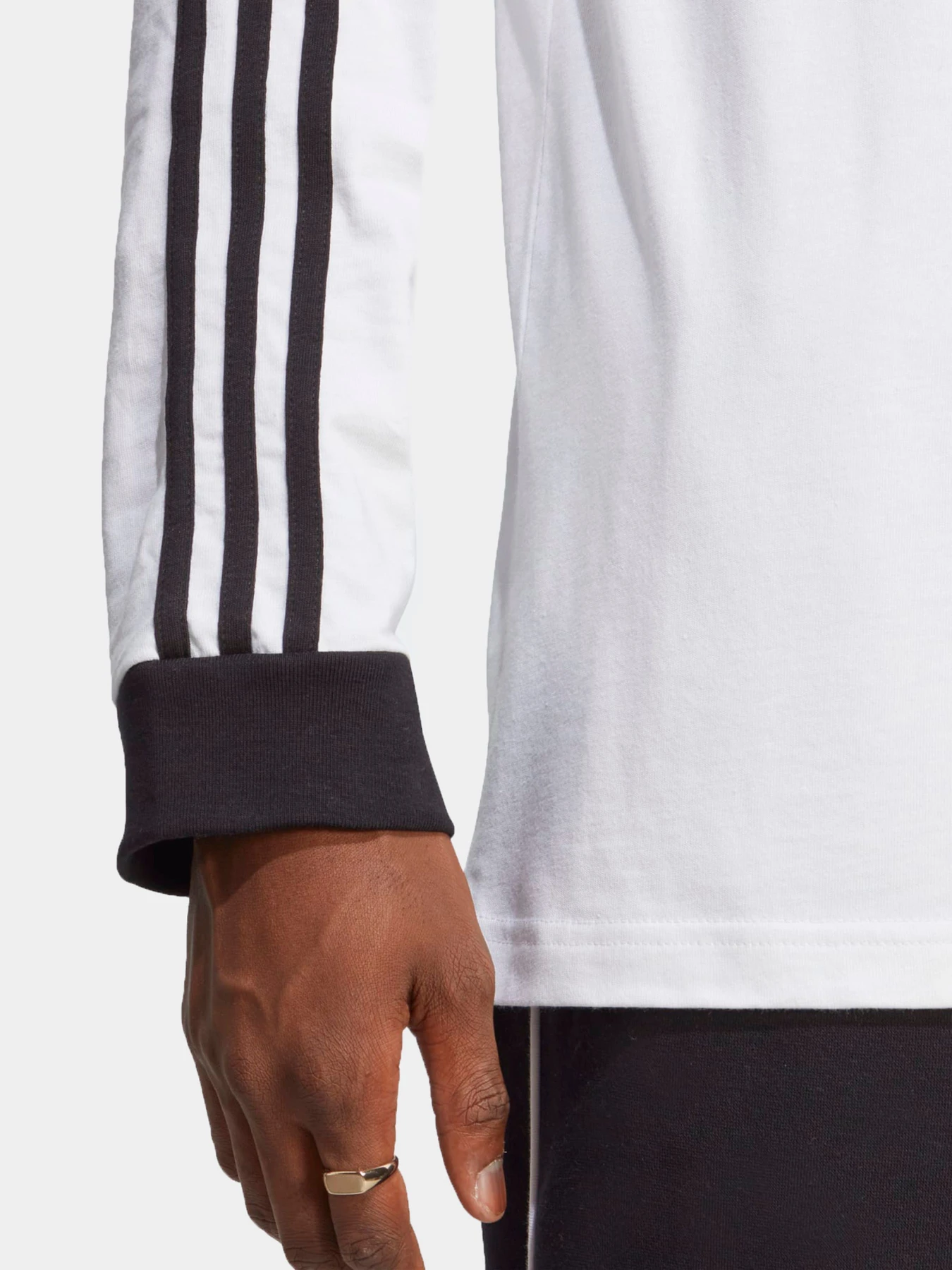 Худи и свитшоты Adidas модель IA4879 Худи и свитшоты Adidas модель IA4879 Фото