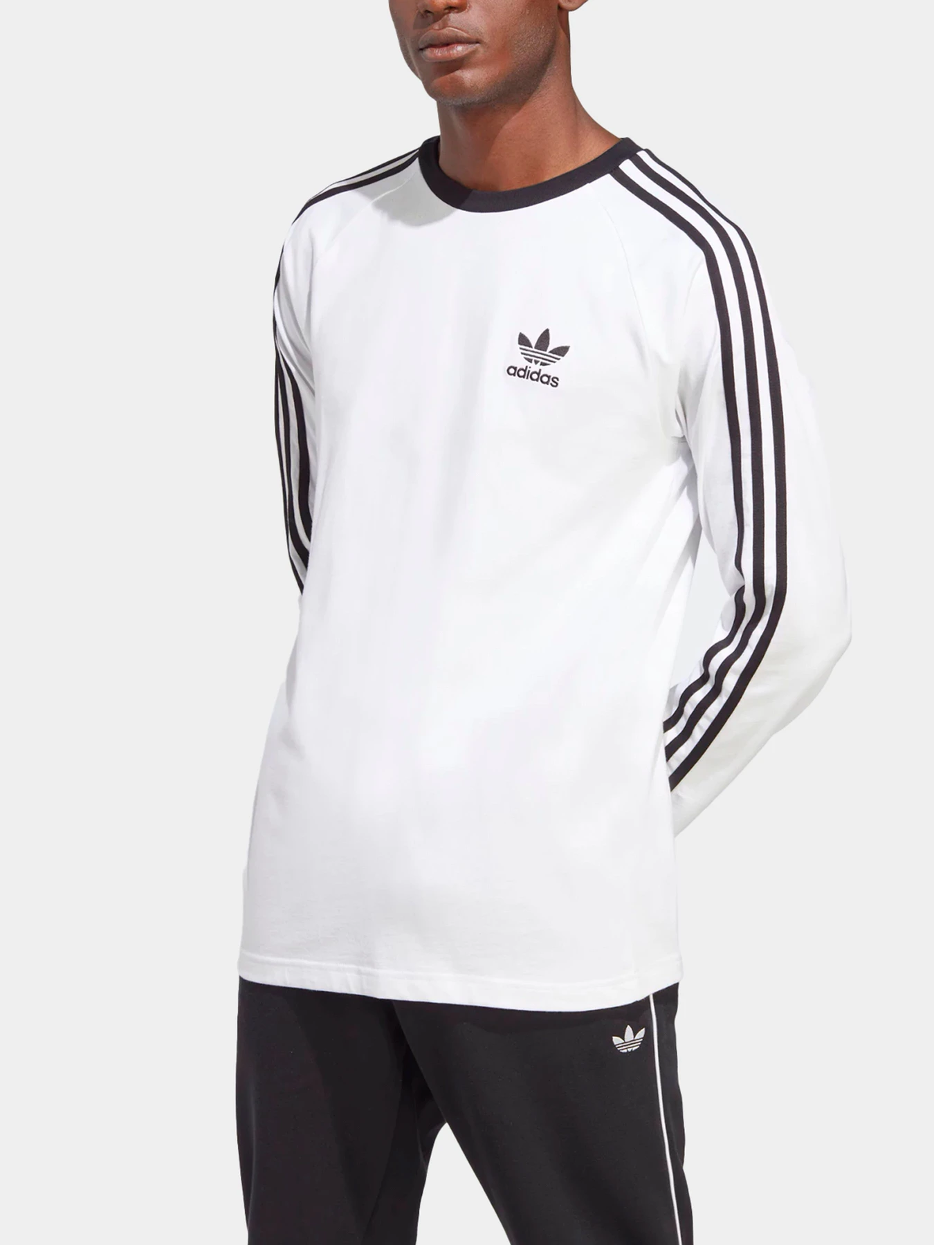 Худи и свитшоты Adidas модель IA4879 Худи и свитшоты Adidas модель IA4879 Фото