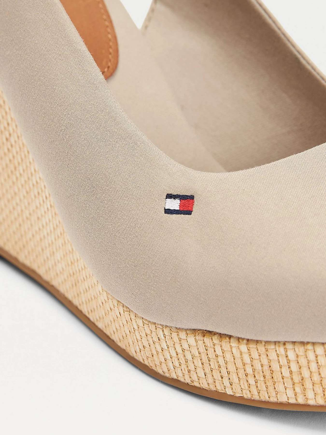Босоножки Tommy Hilfiger модель FW0FW04789-AEP Босоножки Tommy Hilfiger модель FW0FW04789-AEP Фото