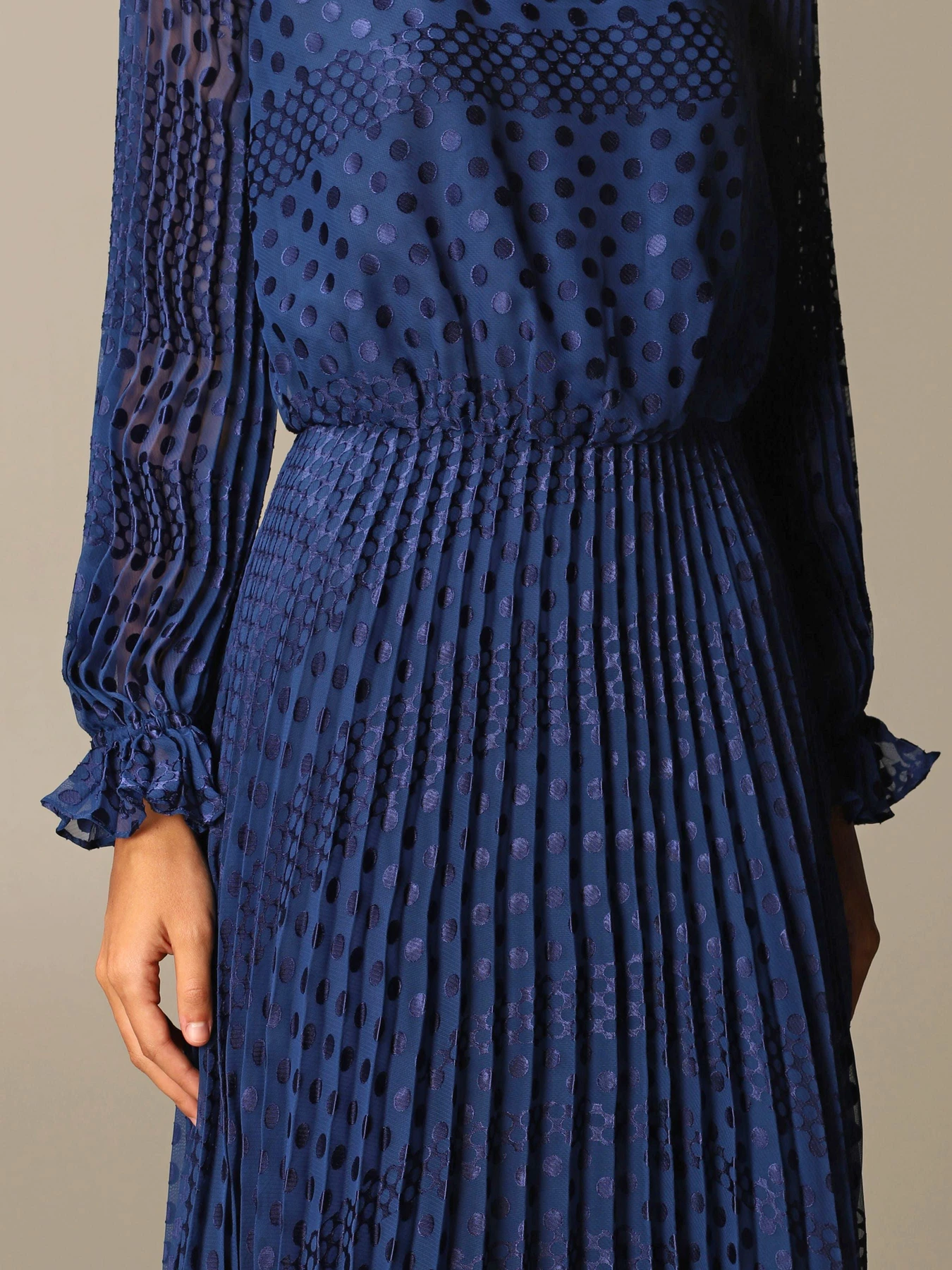 Платья Emporio Armani модель 6H2A80-2NMBZ-0903 Платья Emporio Armani модель 6H2A80-2NMBZ-0903 Фото