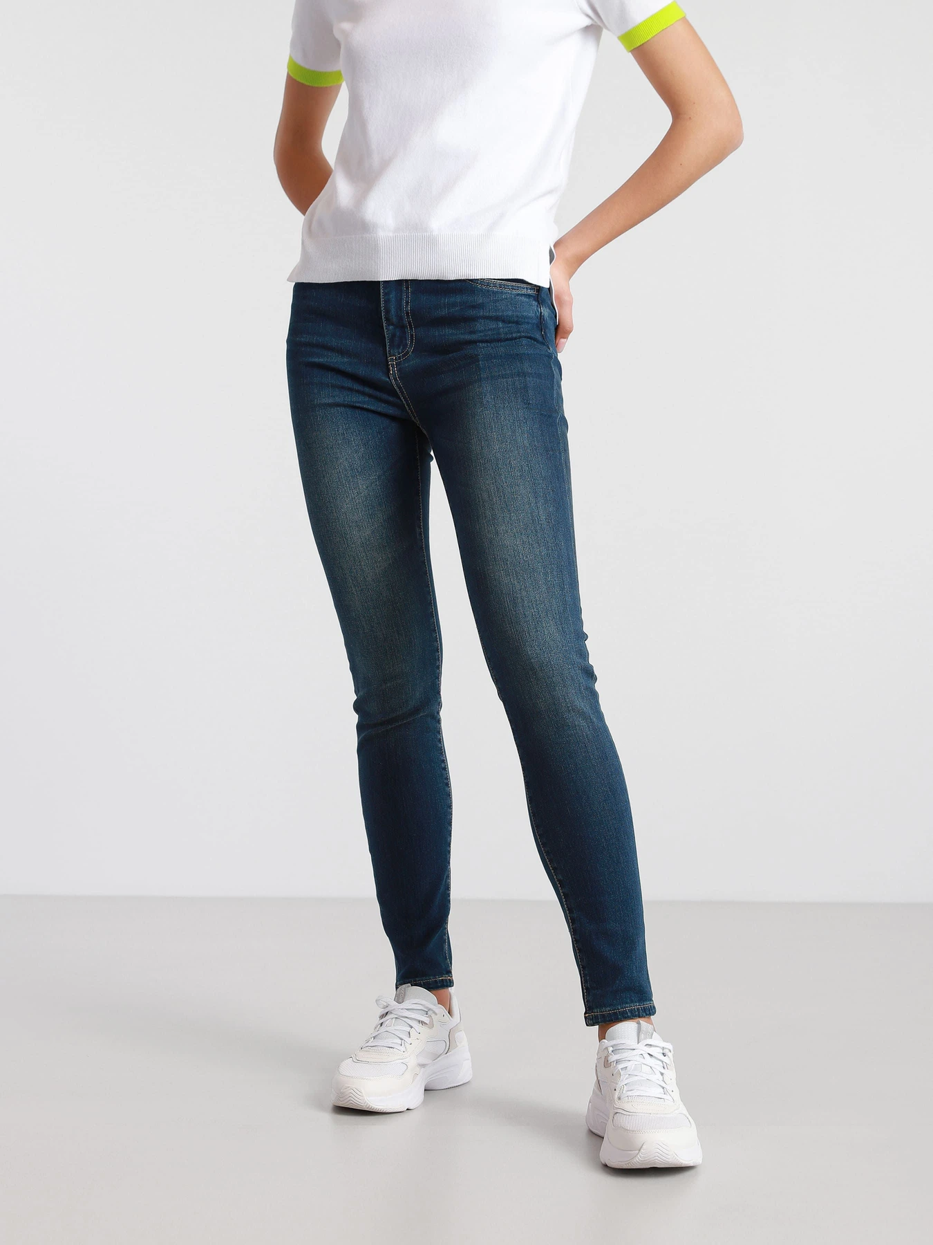 Джинсы Armani Exchange модель 8NYJ24-Y7AZZ-1500 Джинсы Armani Exchange модель 8NYJ24-Y7AZZ-1500 Фото