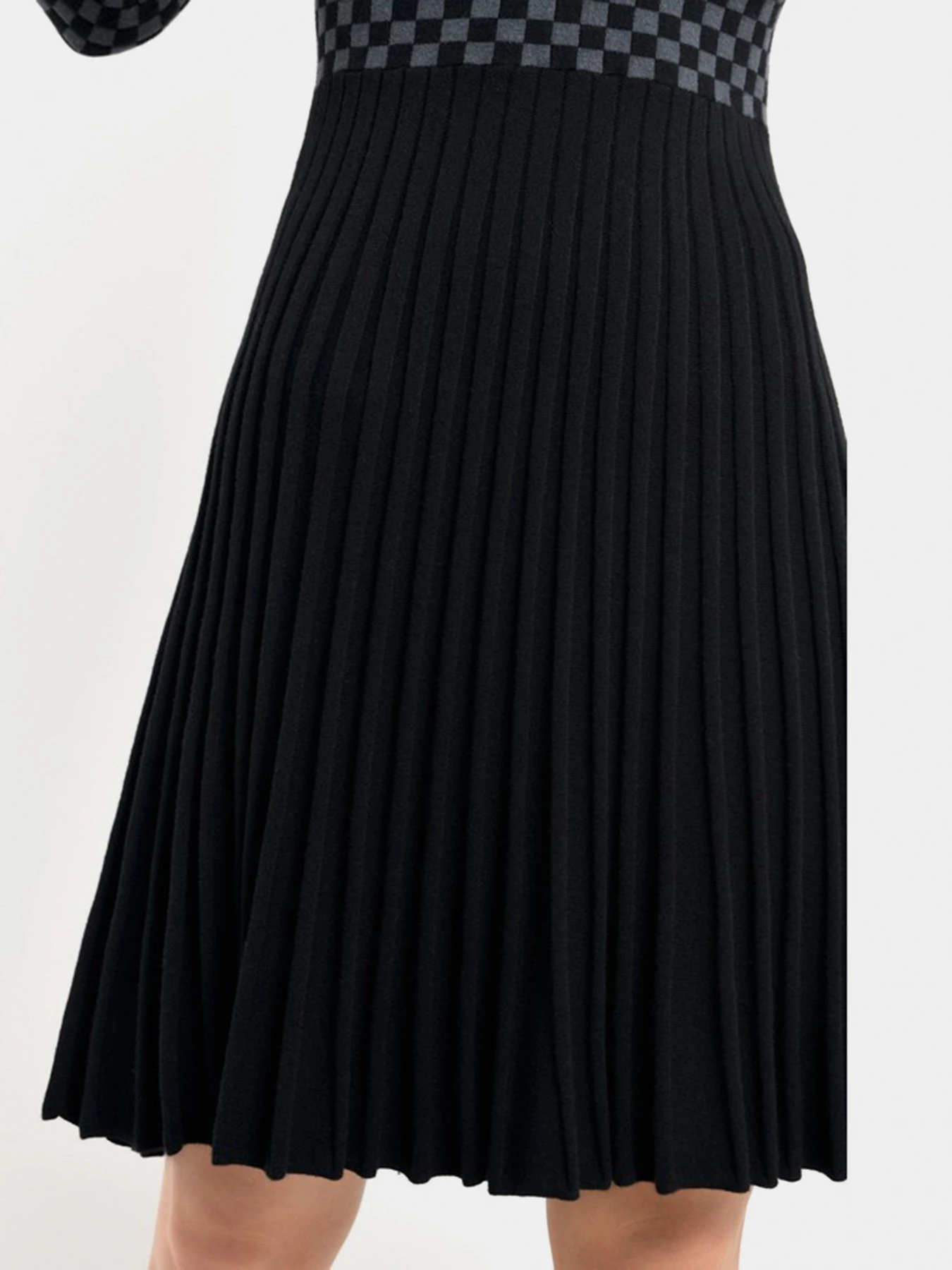 Платья Emporio Armani модель 6H2AW2-2M15Z-0999 Платья Emporio Armani модель 6H2AW2-2M15Z-0999 Фото