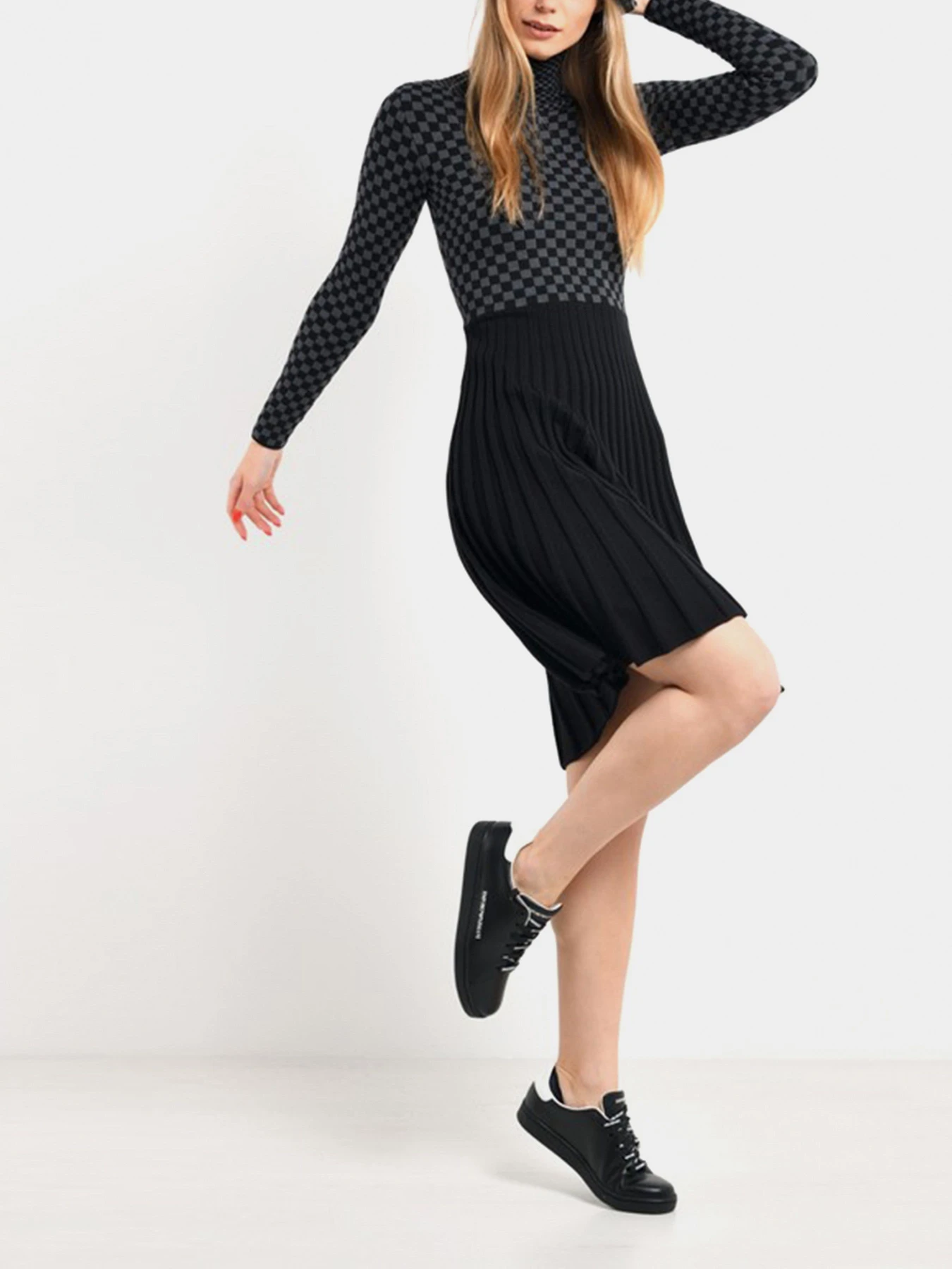 Платья Emporio Armani модель 6H2AW2-2M15Z-0999 Платья Emporio Armani модель 6H2AW2-2M15Z-0999 Фото