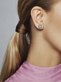 Серьги-гвоздики PANDORA Moments модель 297843CZ Фото