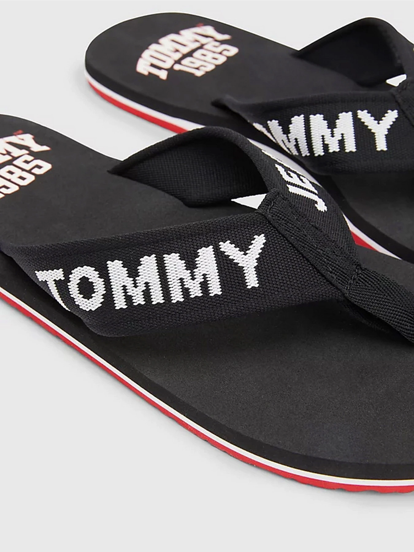Шлёпанцы Tommy Hilfiger модель EM0EM01147-BDS Фото