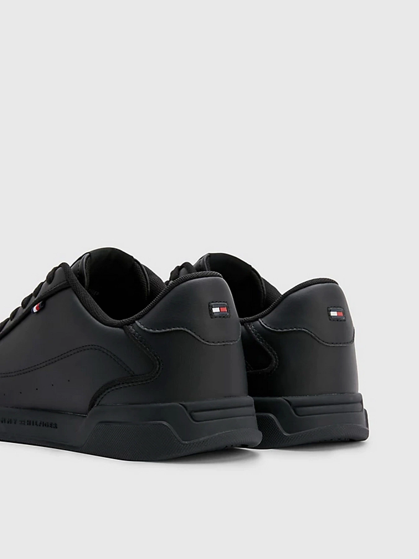 Кроссовки Tommy Hilfiger модель FM0FM04429-BDS Кроссовки Tommy Hilfiger модель FM0FM04429-BDS Фото