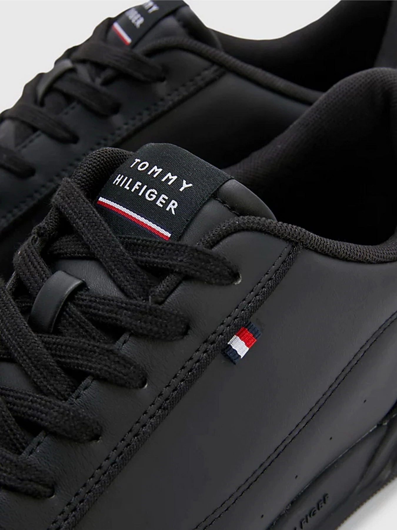 Кроссовки Tommy Hilfiger модель FM0FM04429-BDS Кроссовки Tommy Hilfiger модель FM0FM04429-BDS Фото