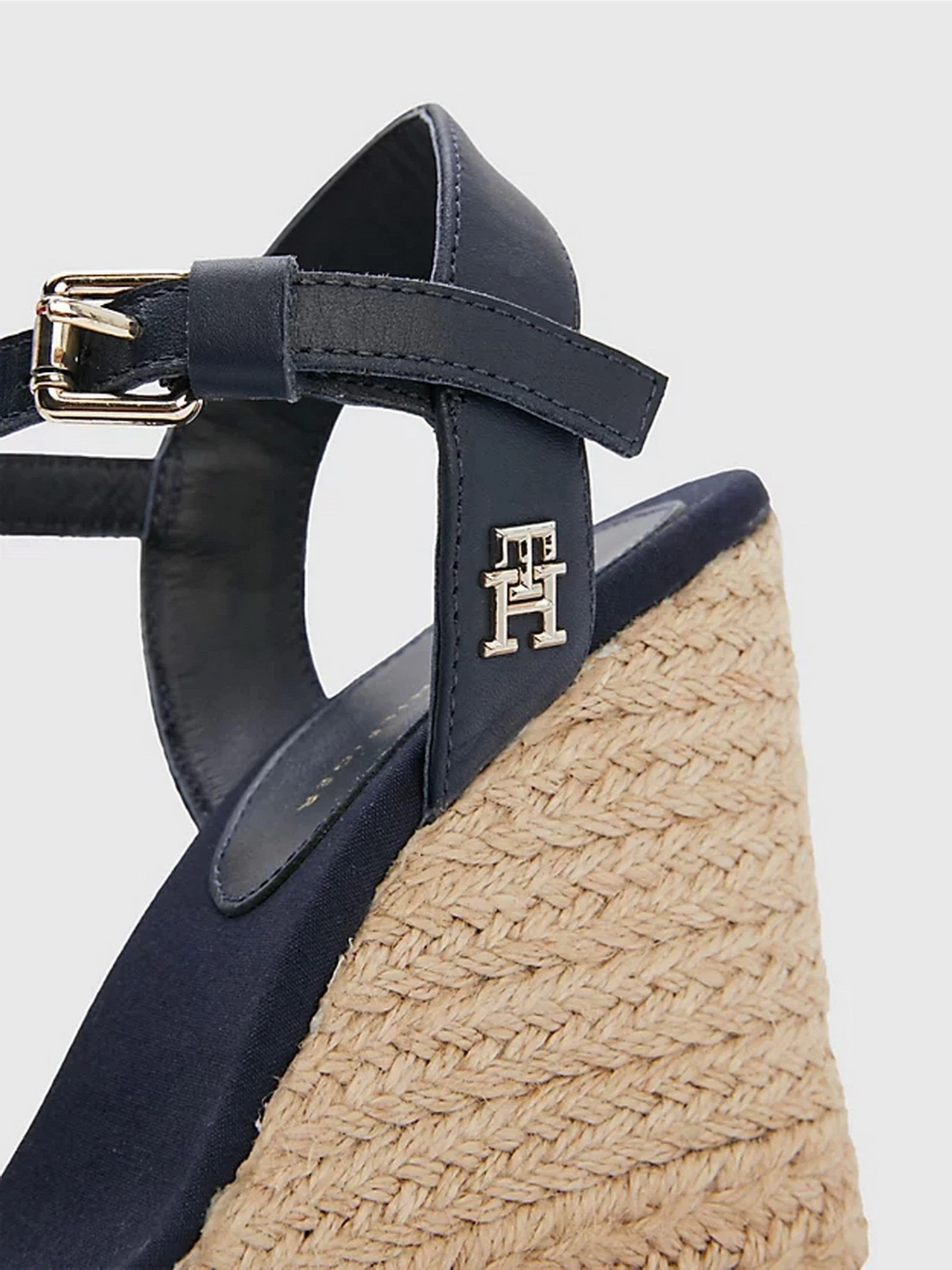 Босоножки Tommy Hilfiger модель FW0FW07086-DW6 Босоножки Tommy Hilfiger модель FW0FW07086-DW6 Фото