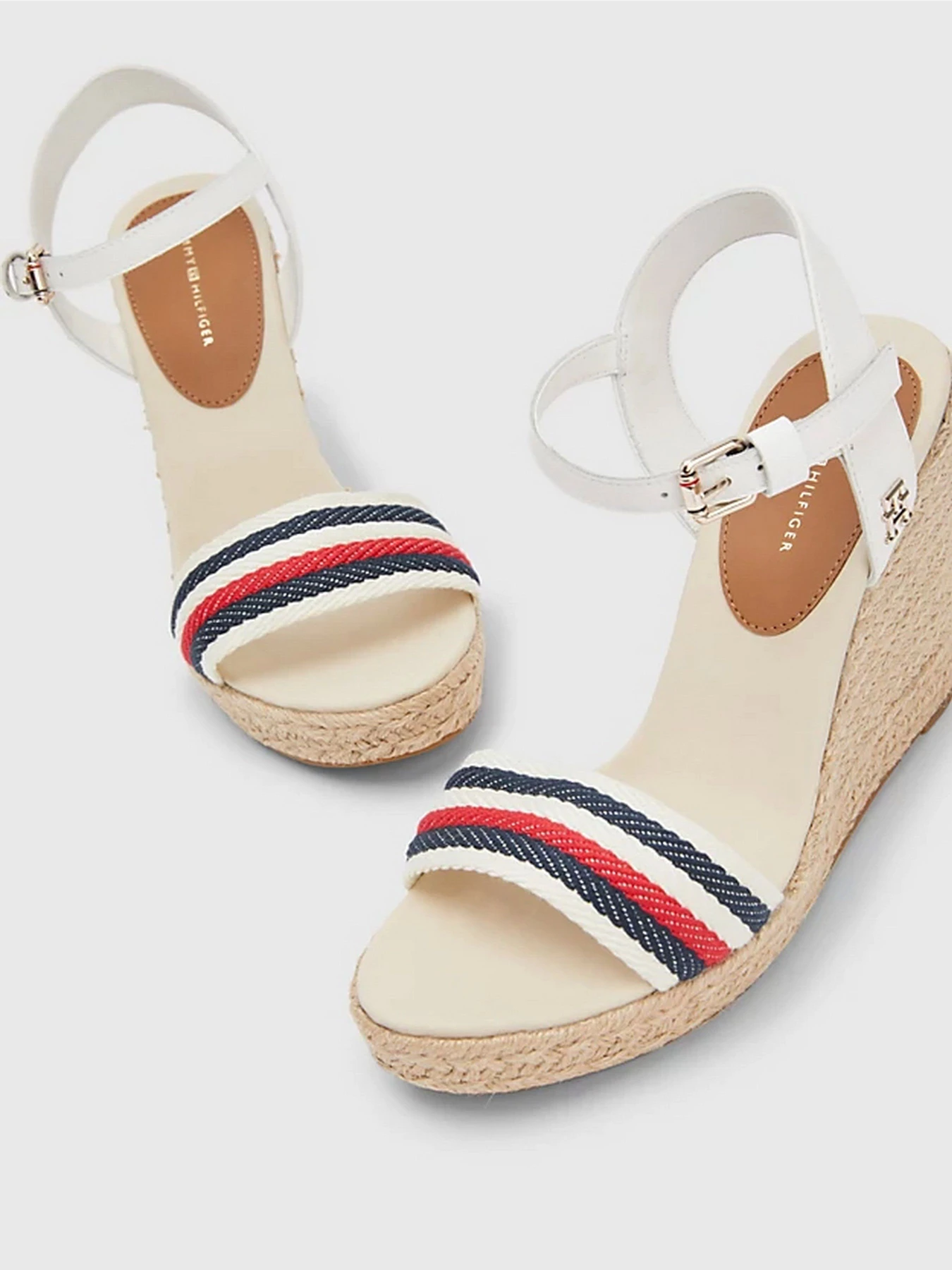 Босоножки Tommy Hilfiger модель FW0FW07086-YBL Босоножки Tommy Hilfiger модель FW0FW07086-YBL Фото