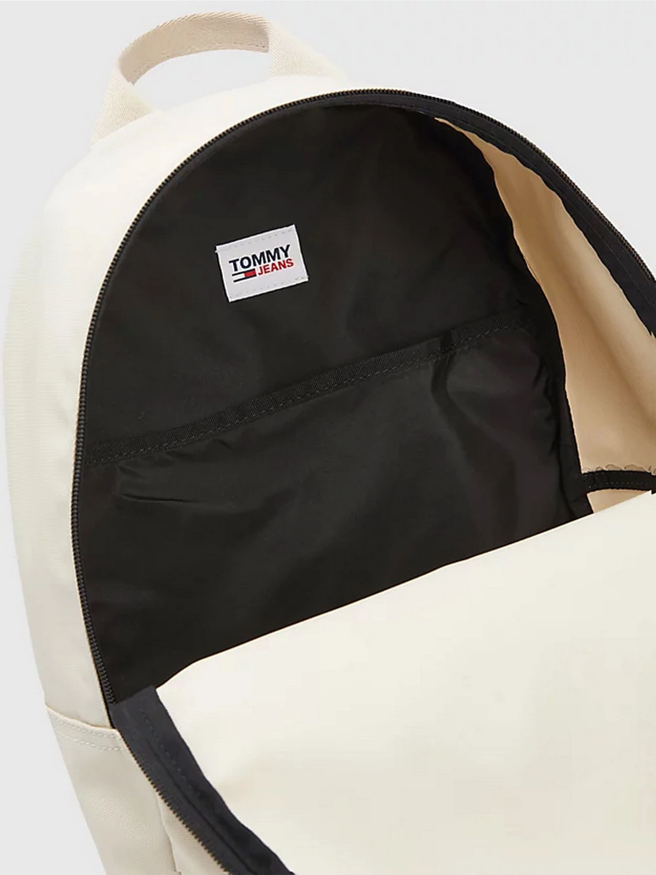 Рюкзаки Tommy Hilfiger модель AW0AW14548-ACI Рюкзаки Tommy Hilfiger модель AW0AW14548-ACI Фото