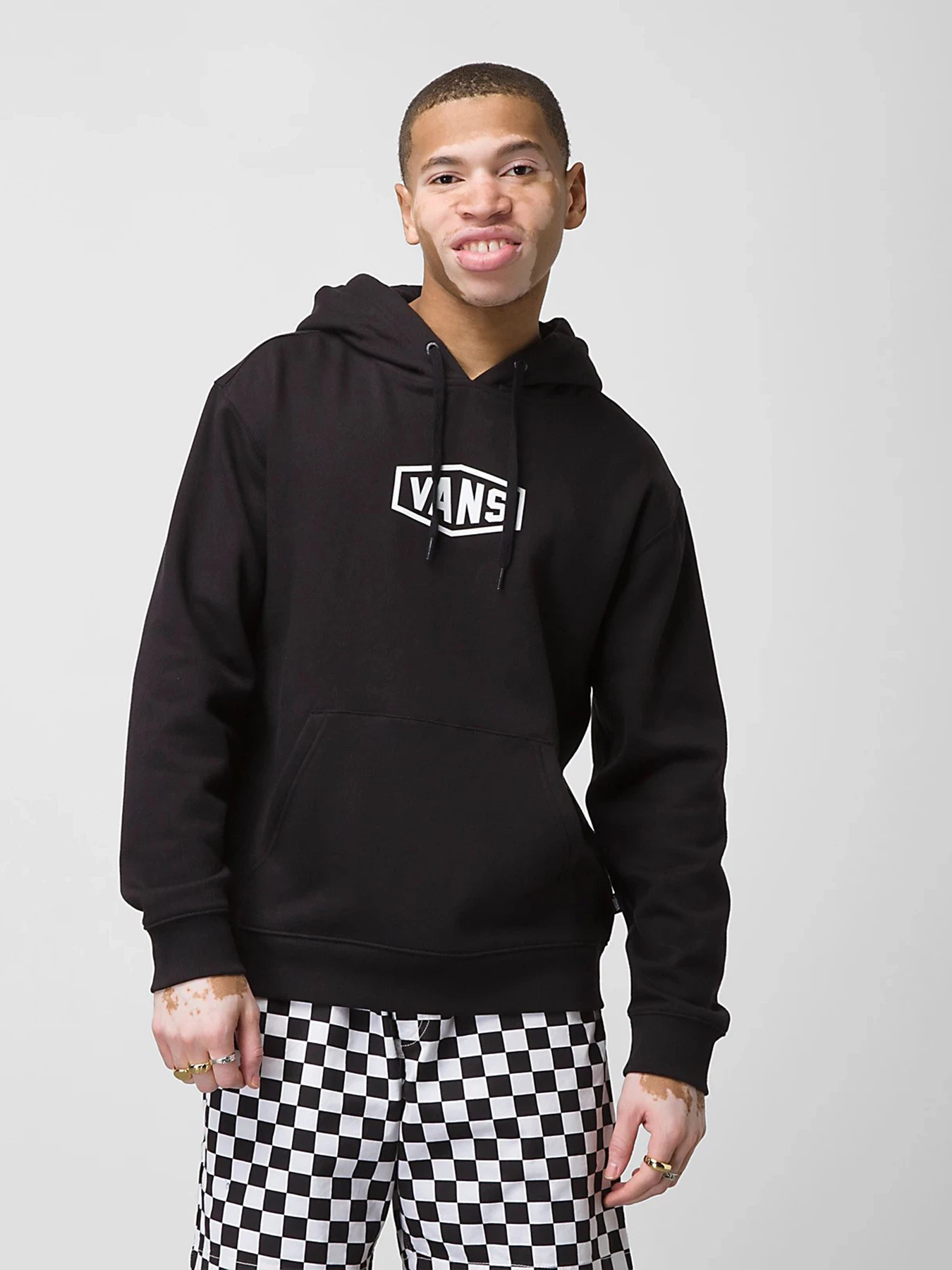 Худи и свитшоты Vans модель VN0000C2BLK1 Худи и свитшоты Vans модель VN0000C2BLK1 Фото