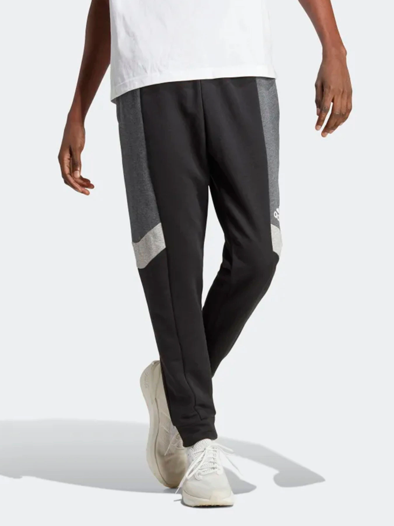 Брюки Adidas модель HY8683 Брюки Adidas модель HY8683 Фото