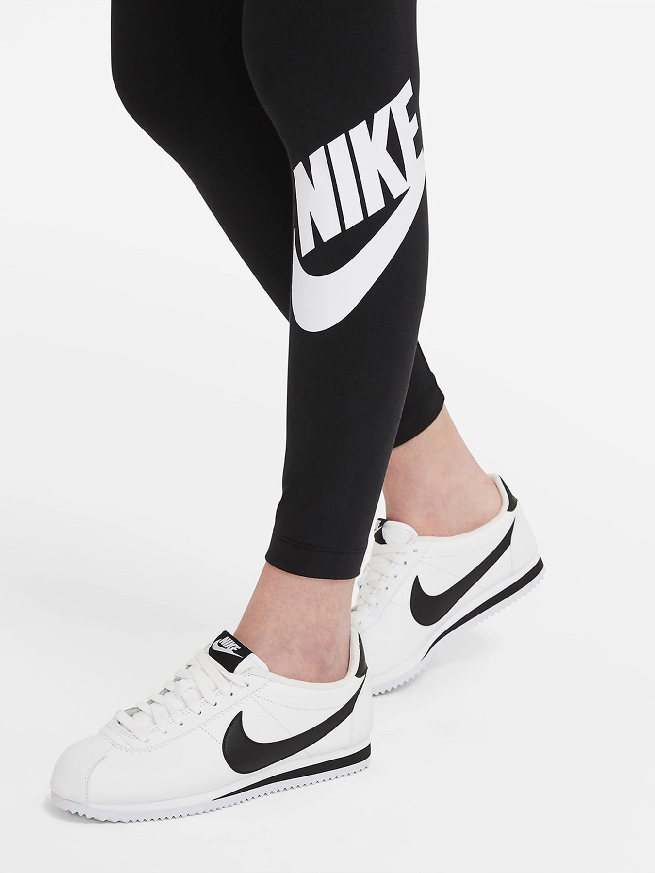 Брюки NIKE модель CZ8528-010 Брюки NIKE модель CZ8528-010 Фото