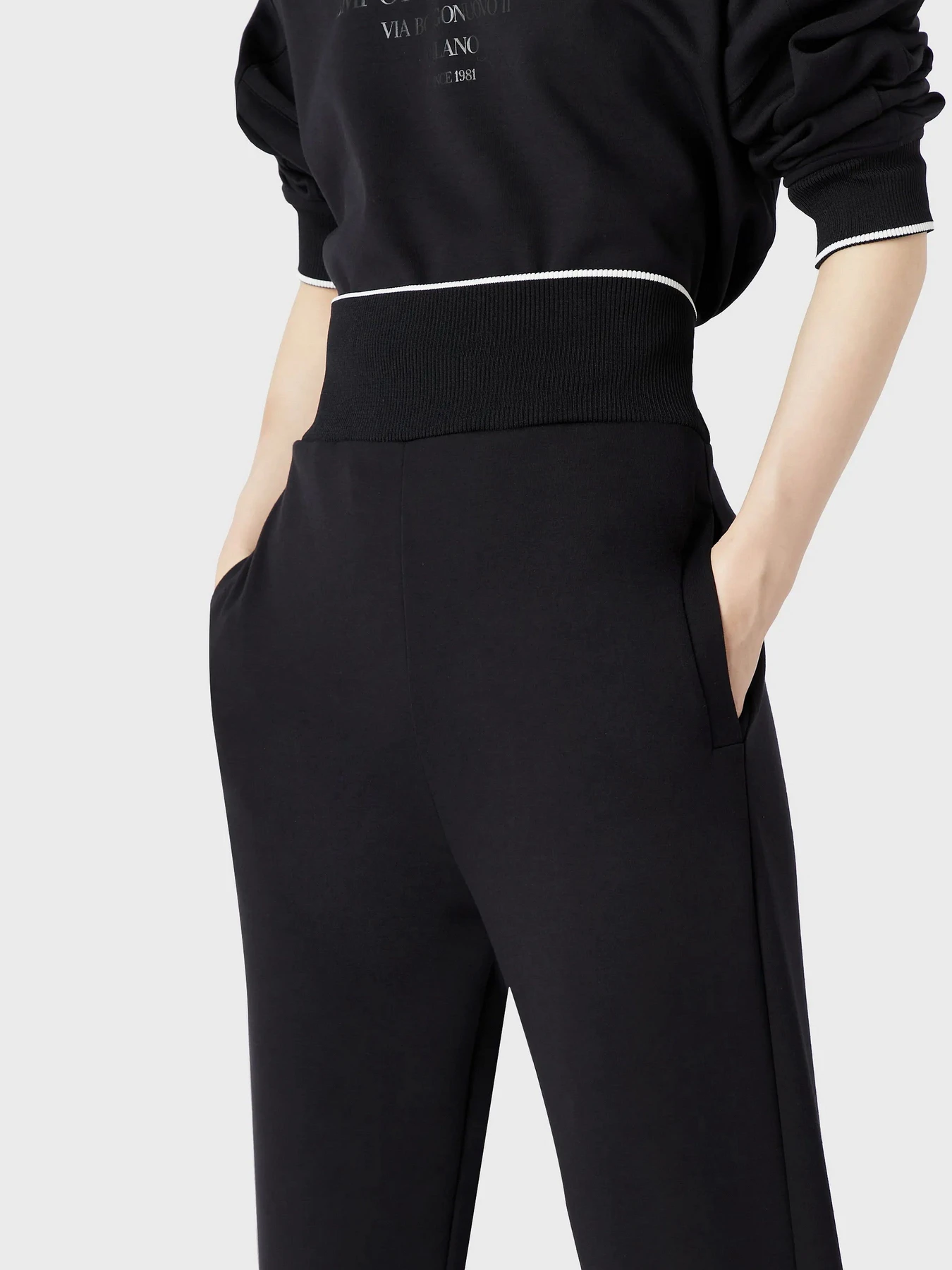 Брюки Emporio Armani модель 3R2P7D-2JRKZ-0926 Брюки Emporio Armani модель 3R2P7D-2JRKZ-0926 Фото