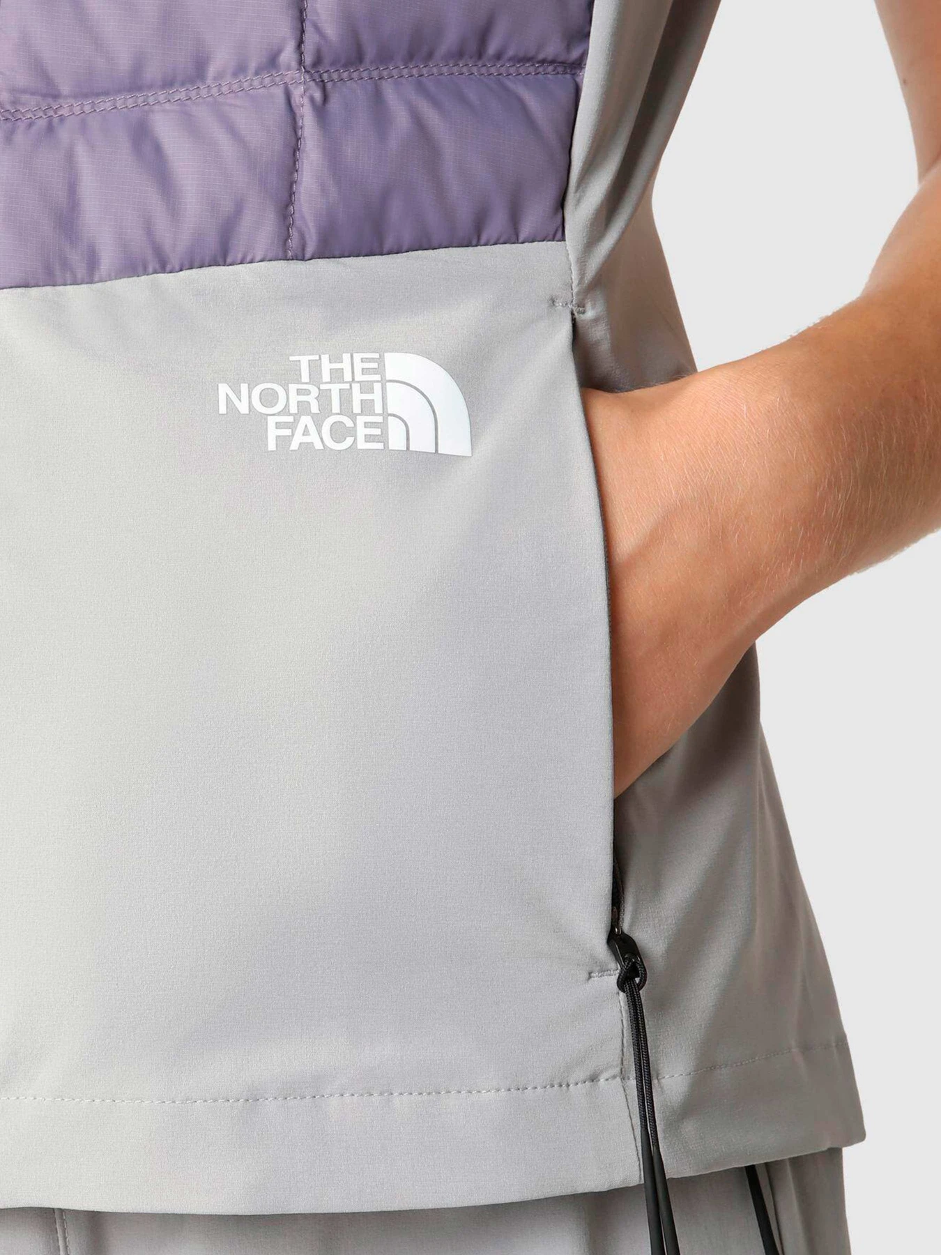 Куртки и дубленки The North Face модель NF0A8255IJ11 Куртки и дубленки The North Face модель NF0A8255IJ11 Фото