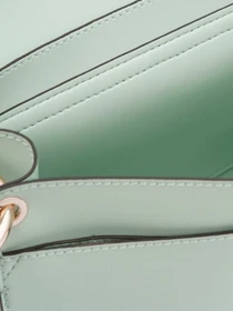 Сумки GUESS модель HWVG87-41200-MNT Фото