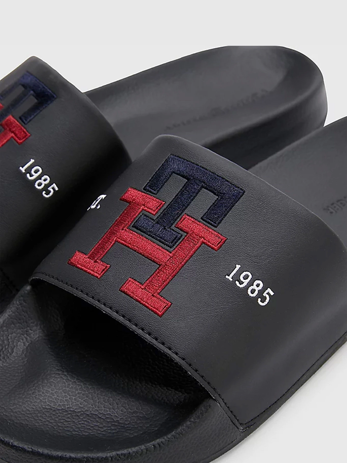 Шлёпанцы Tommy Hilfiger модель FM0FM04465-BDS Фото