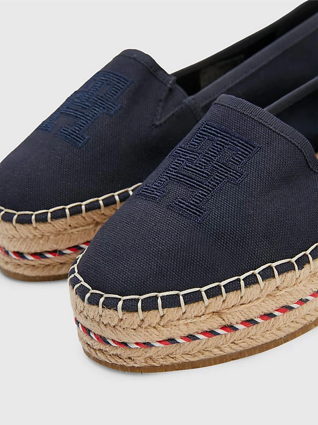 Слипоны и мокасины Tommy Hilfiger модель FW0FW07014-DW6 Слипоны и мокасины Tommy Hilfiger модель FW0FW07014-DW6 Фото