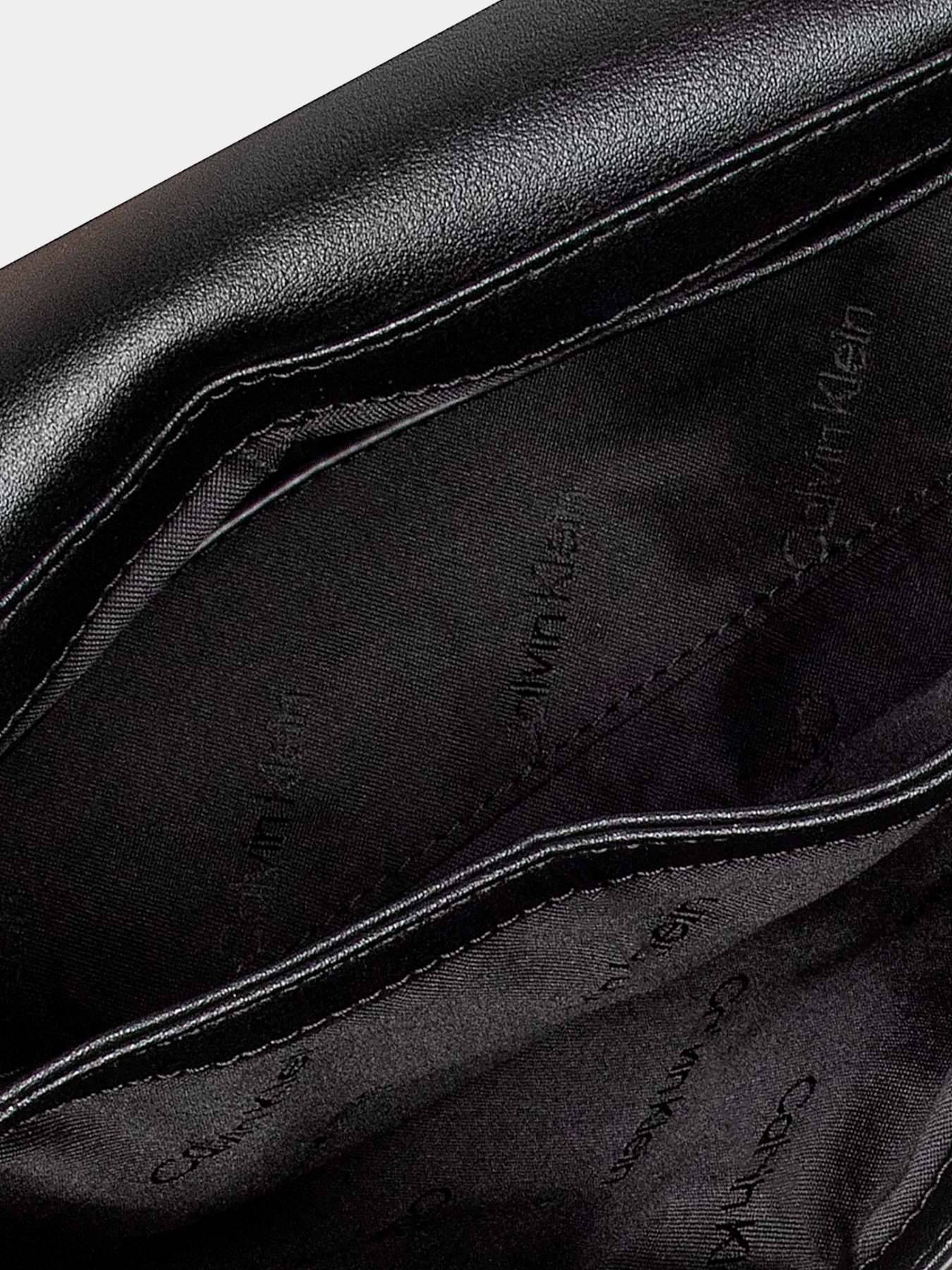 Сумки Calvin Klein модель K60K609624-BAX Сумки Calvin Klein модель K60K609624-BAX Фото