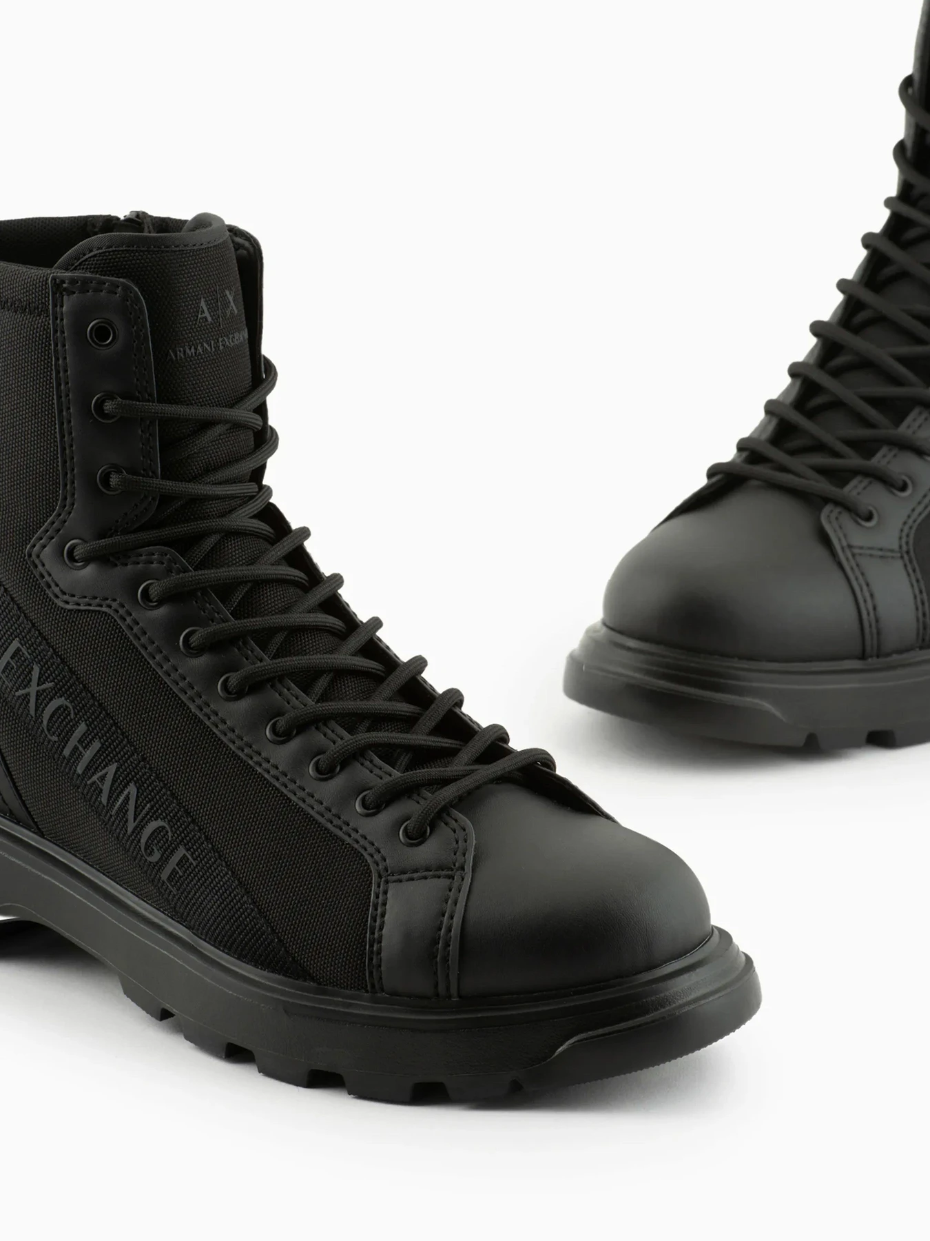 Ботинки и сапоги Armani Exchange модель XUM011-XV614-K001 Ботинки и сапоги Armani Exchange модель XUM011-XV614-K001 Фото