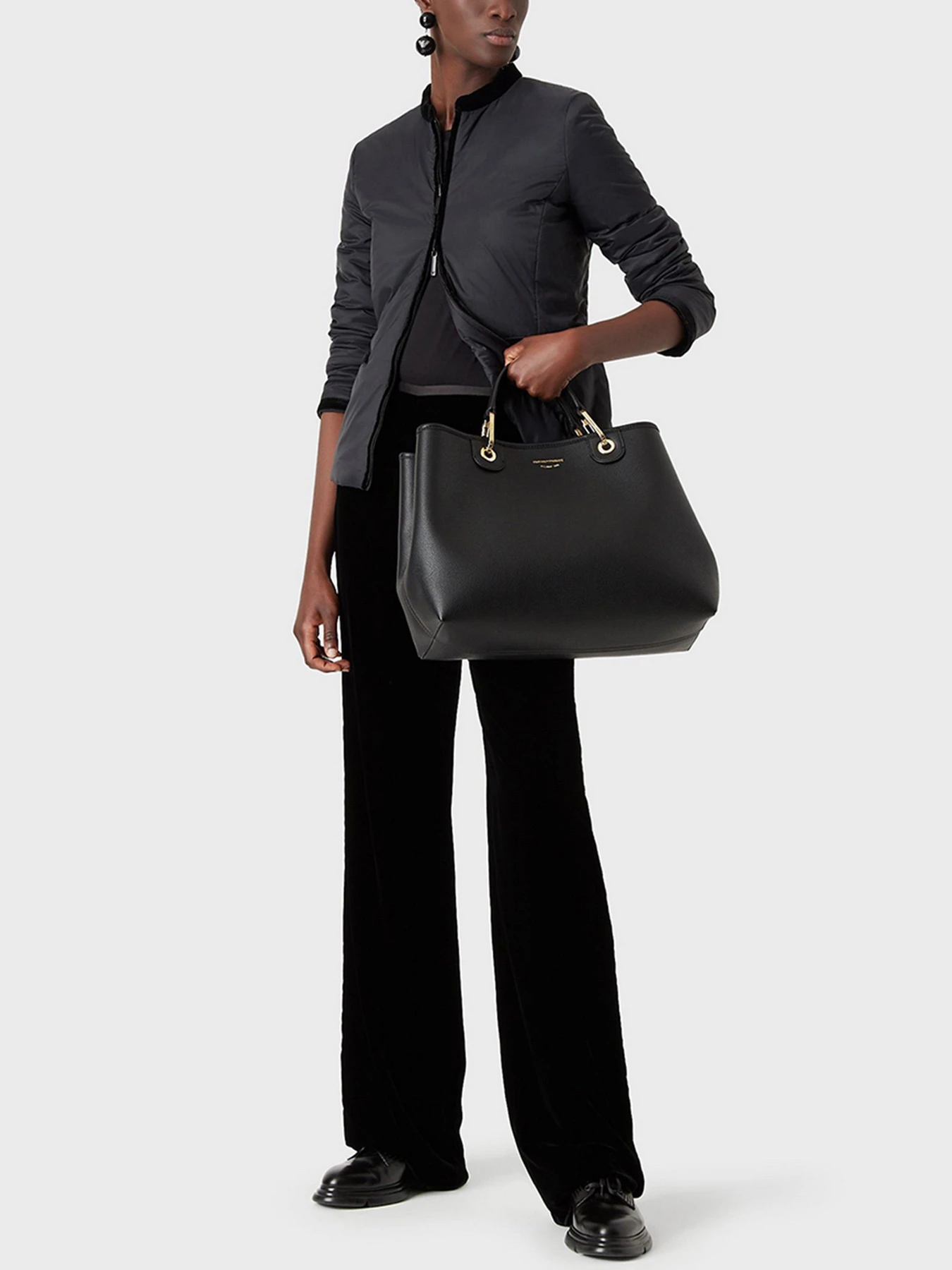 Куртки и дубленки Emporio Armani модель 8N2B01-2NKBZ-0999 Куртки и дубленки Emporio Armani модель 8N2B01-2NKBZ-0999 Фото