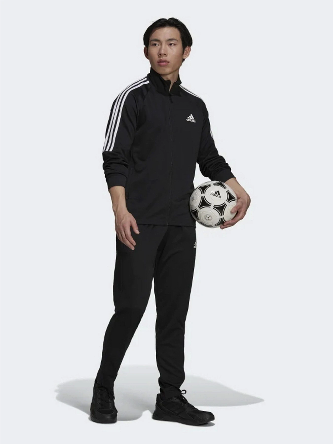 Костюмы Adidas модель H28922 Костюмы Adidas модель H28922 Фото