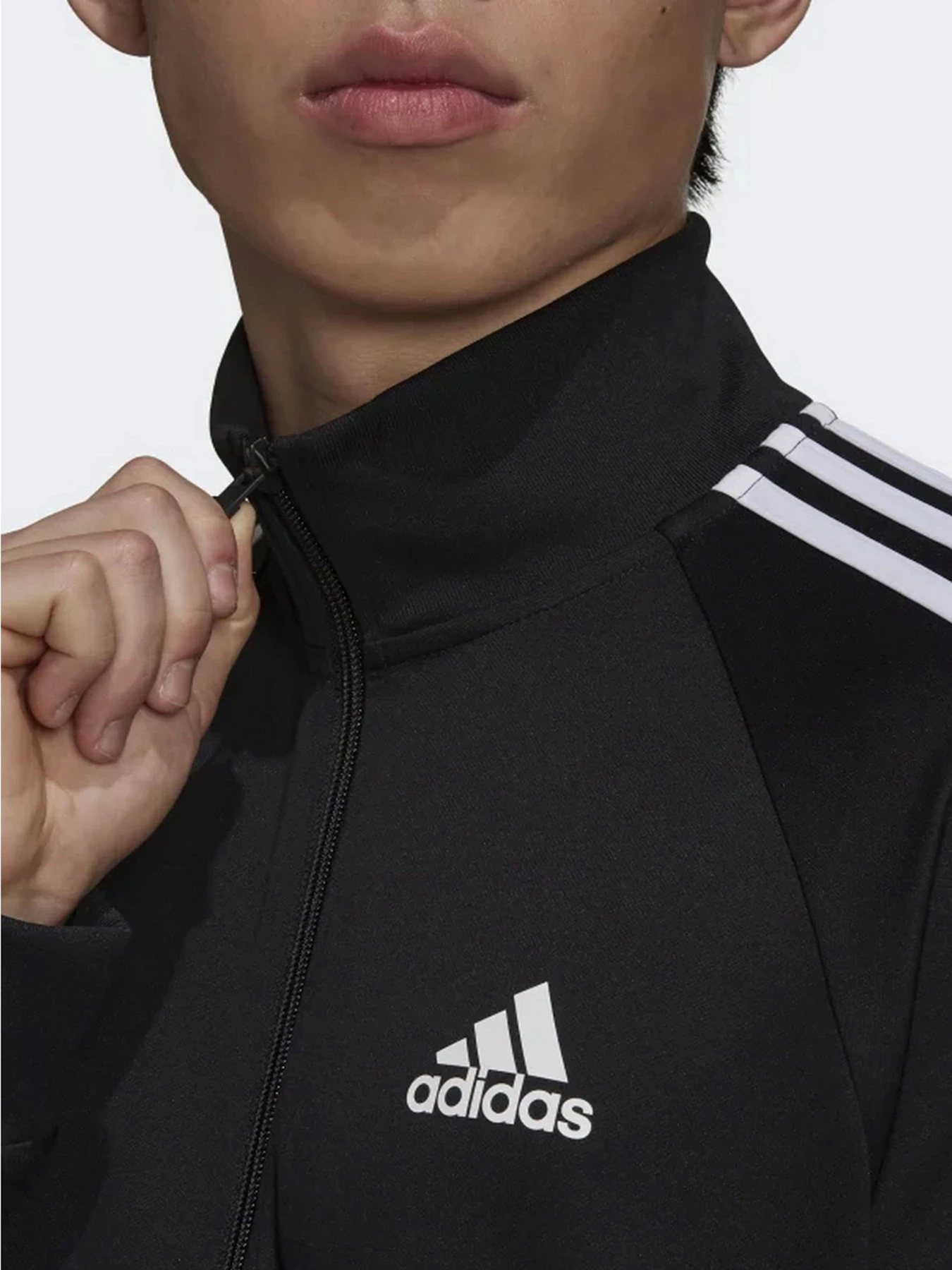 Костюмы Adidas модель H28922 Костюмы Adidas модель H28922 Фото