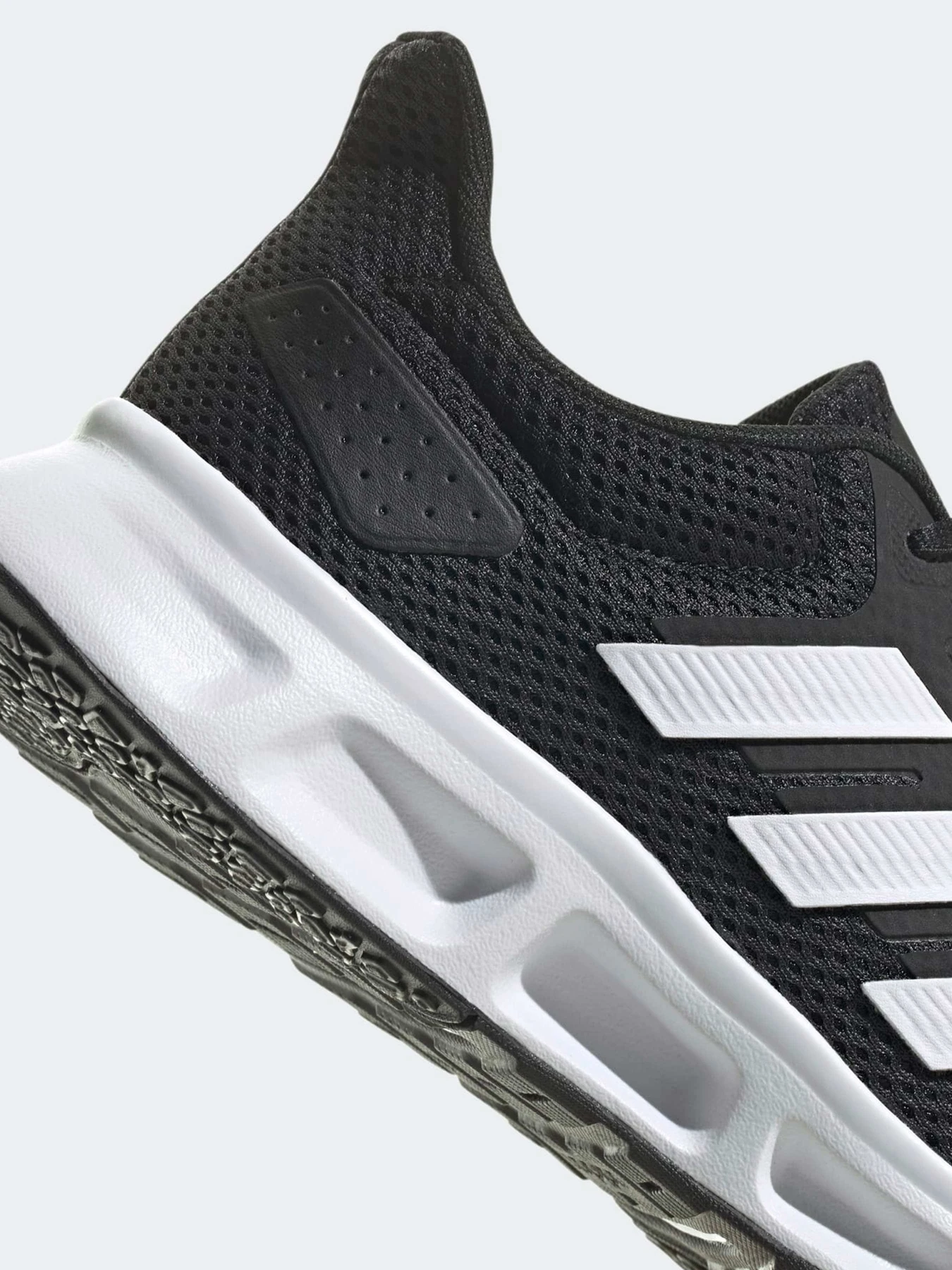 Кроссовки Adidas модель GY6348 Кроссовки Adidas модель GY6348 Фото