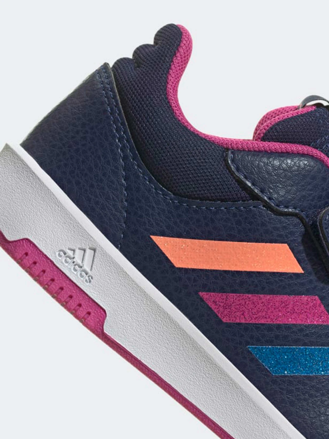 Кроссовки Adidas модель H06367 Кроссовки Adidas модель H06367 Фото
