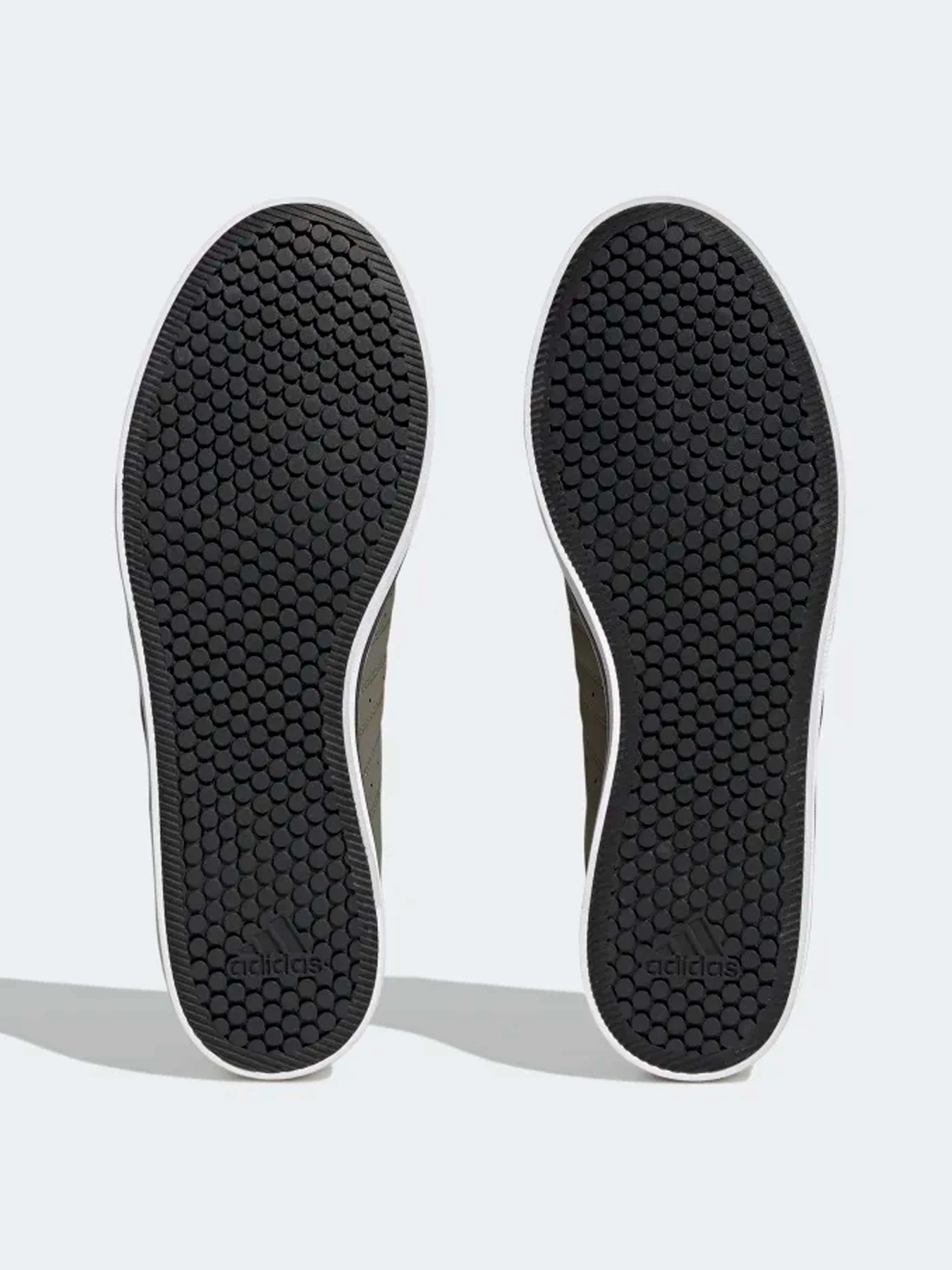 Кроссовки Adidas модель HP6002 Кроссовки Adidas модель HP6002 Фото
