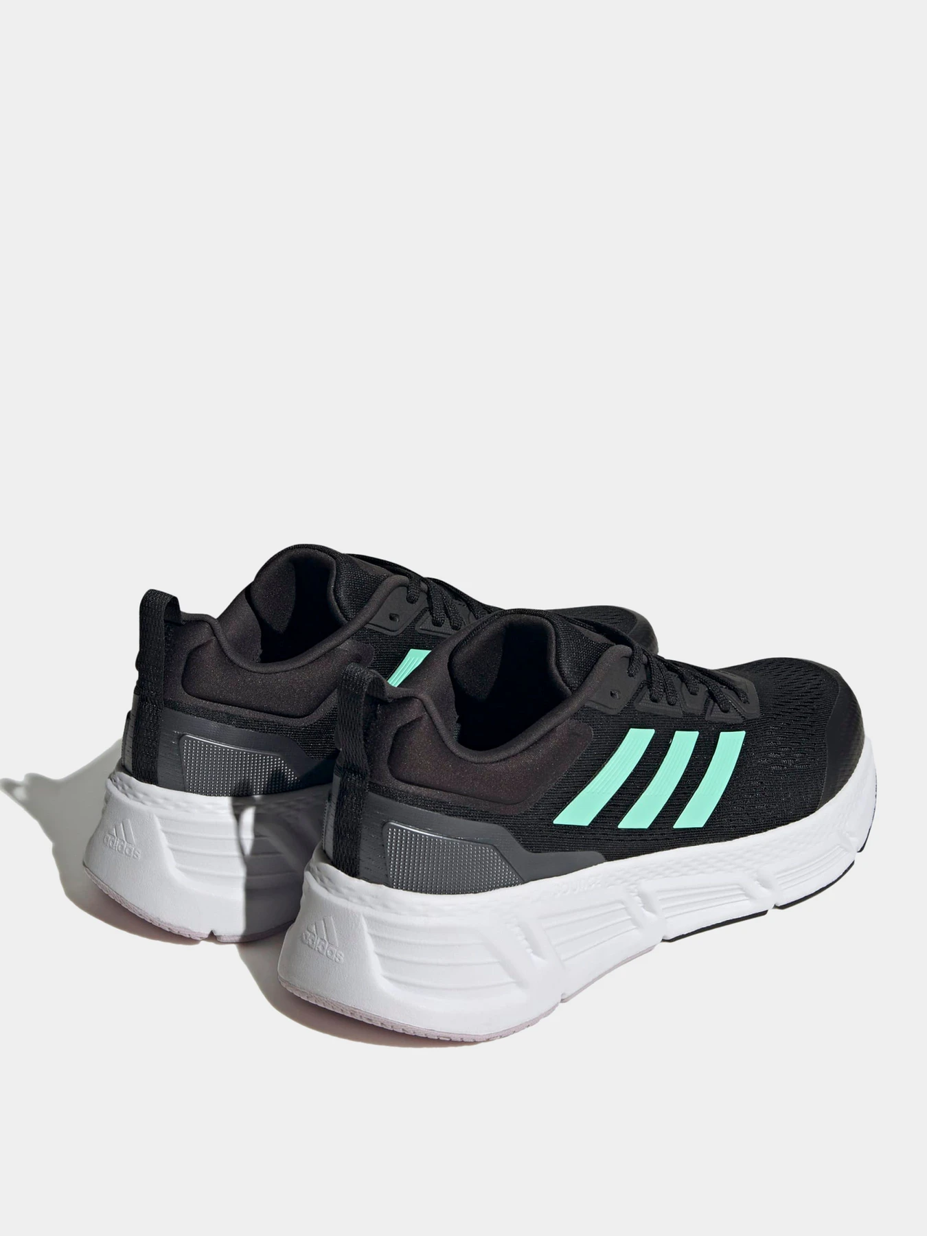 Кроссовки Adidas модель HP2438 Кроссовки Adidas модель HP2438 Фото