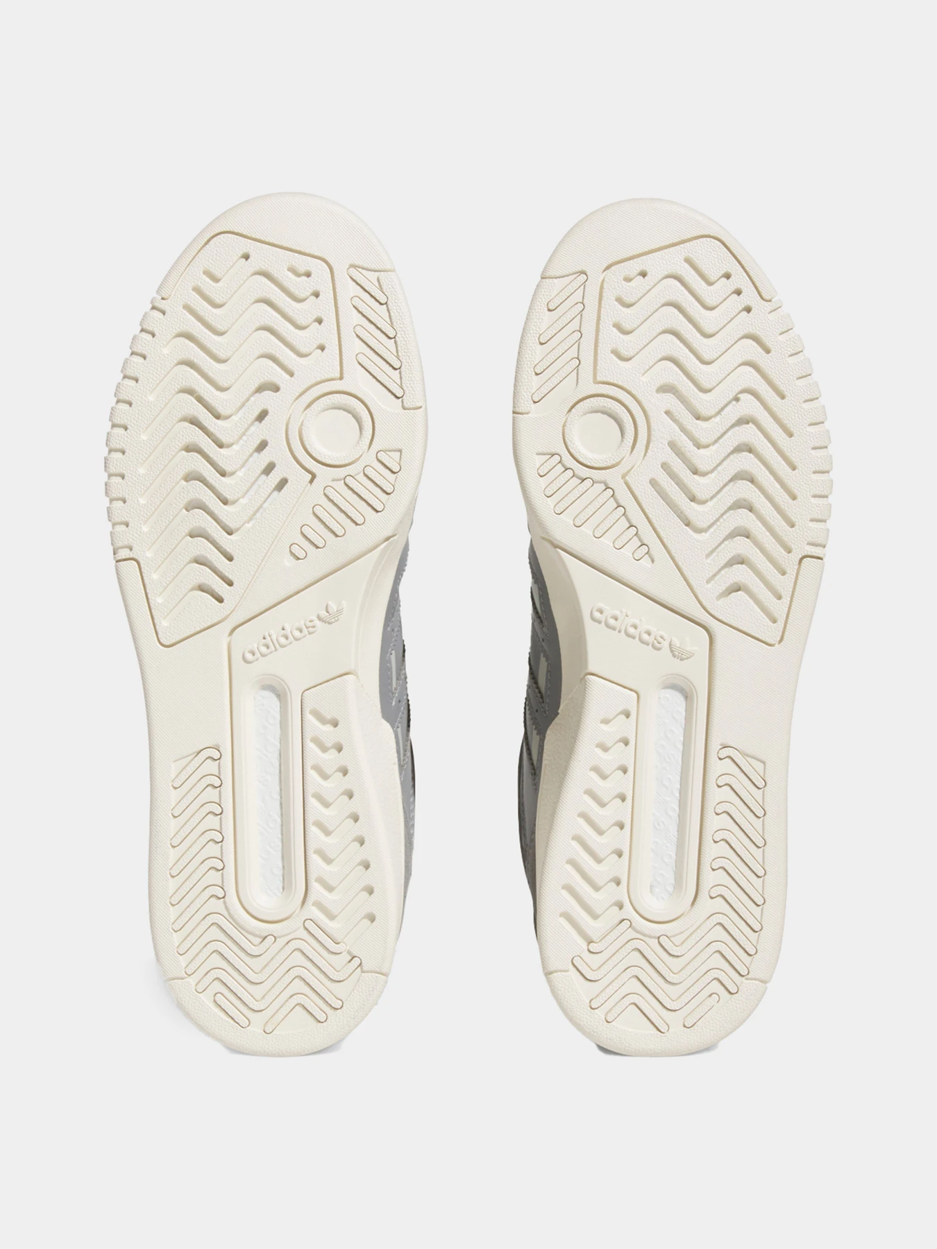 Кроссовки Adidas модель HQ7135 Кроссовки Adidas модель HQ7135 Фото